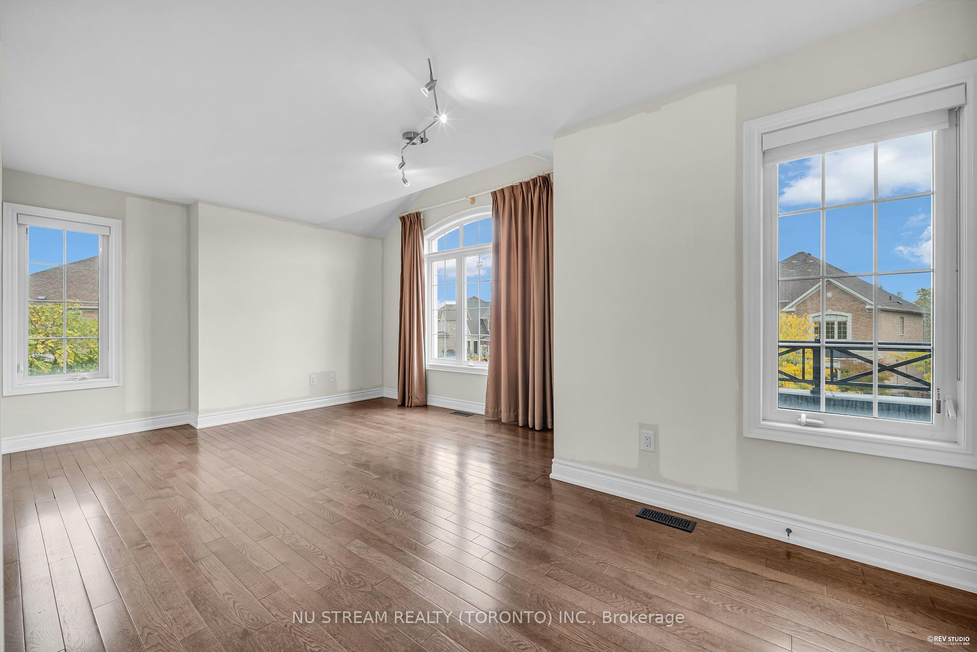 Photo 30 of 237 Upper Post Road, Vaughan, Patterson — HOMEH