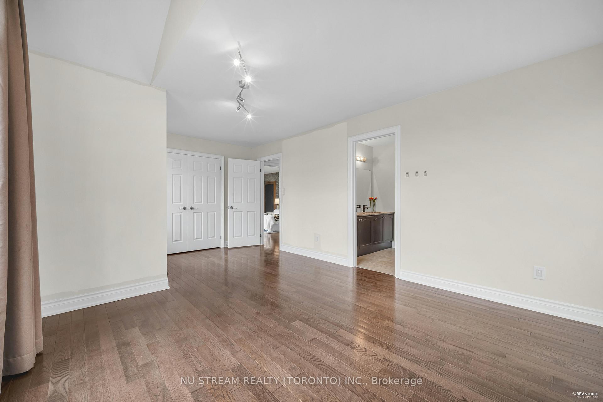 Photo 32 of 237 Upper Post Road, Vaughan, Patterson — HOMEH