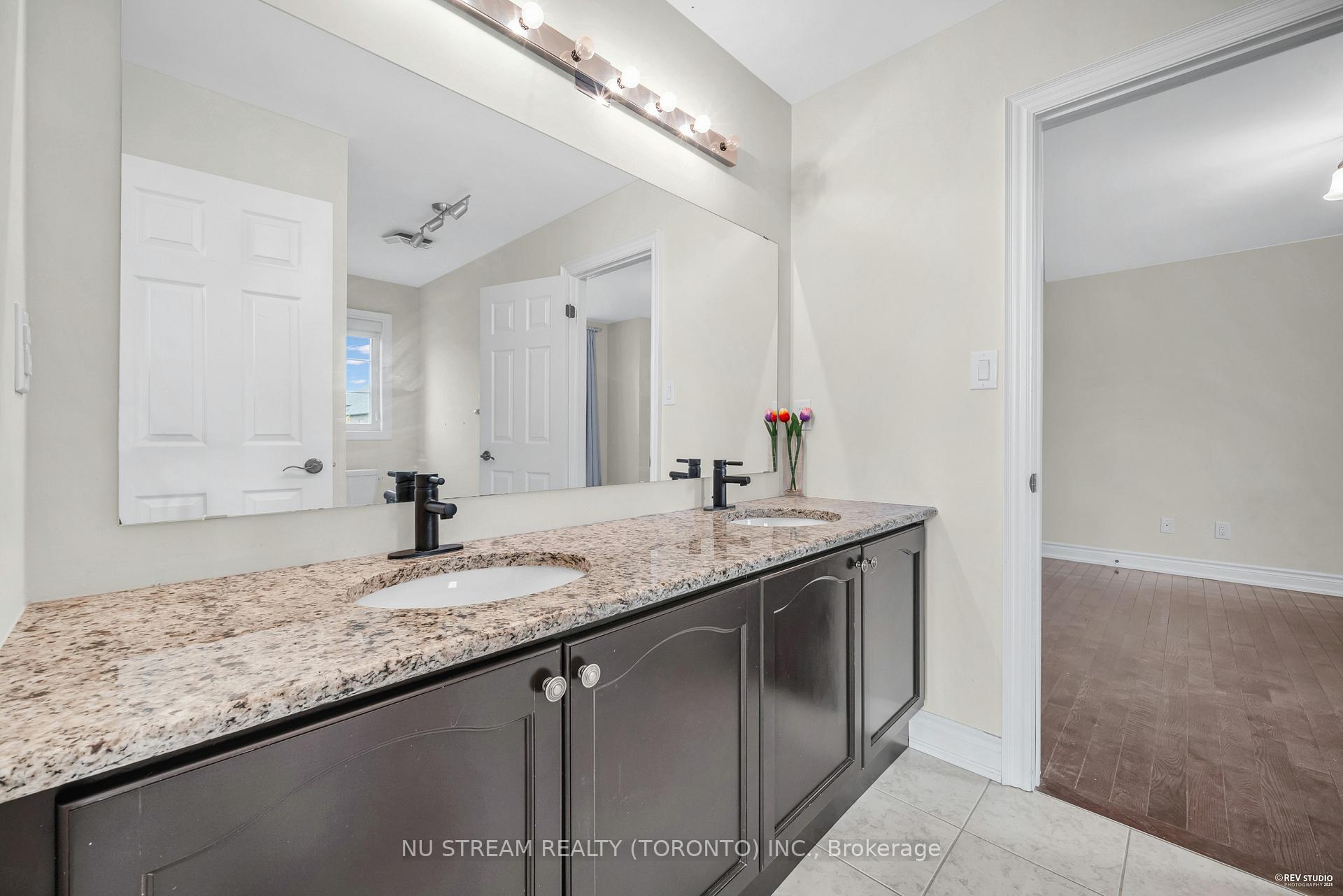 Photo 33 of 237 Upper Post Road, Vaughan, Patterson — HOMEH
