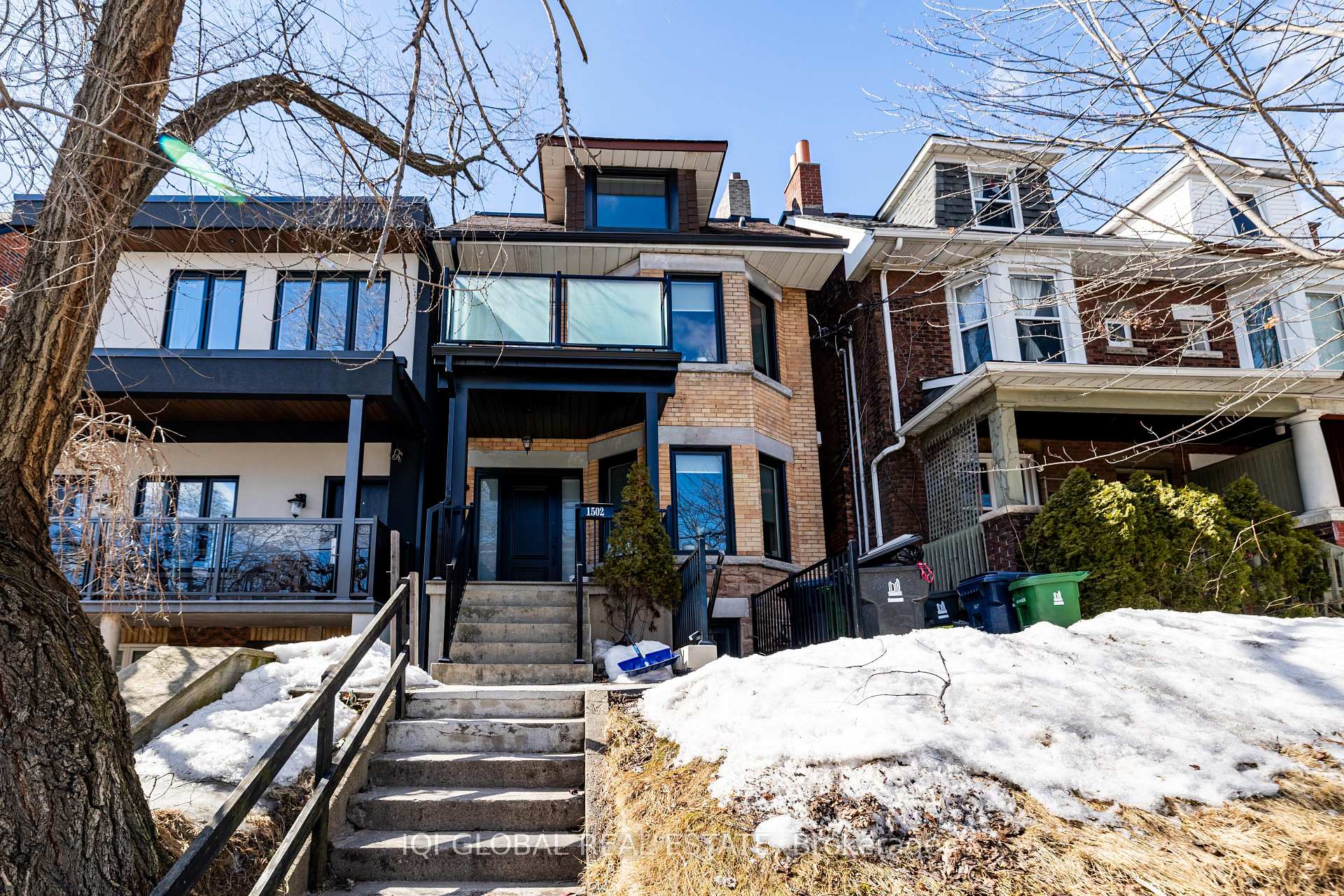 Front of Unit Basement, 1502 Dufferin Street