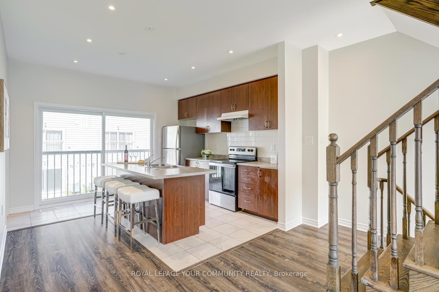 Photo 5 of 25 Shelburne Avenue, Wasaga Beach — HOMEH