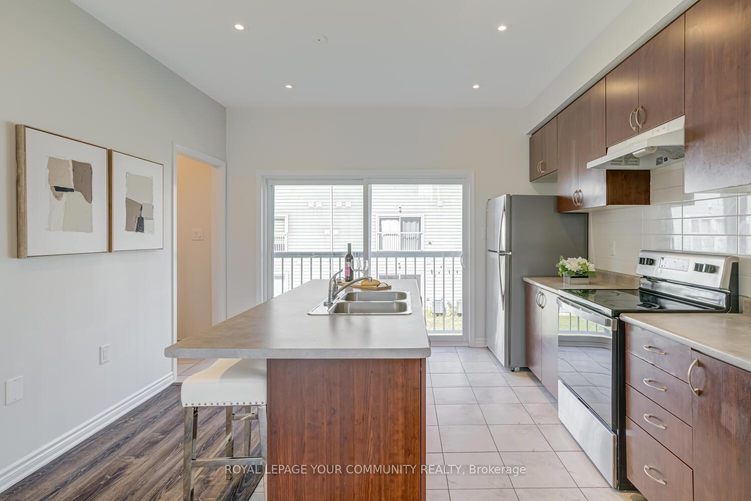 Photo 6 of 25 Shelburne Avenue, Wasaga Beach — HOMEH