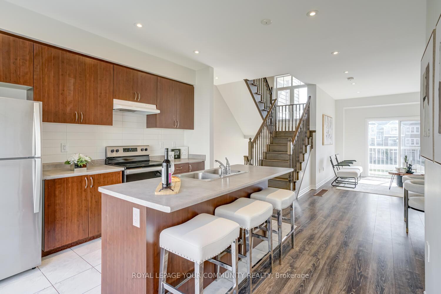 Photo 8 of 25 Shelburne Avenue, Wasaga Beach — HOMEH
