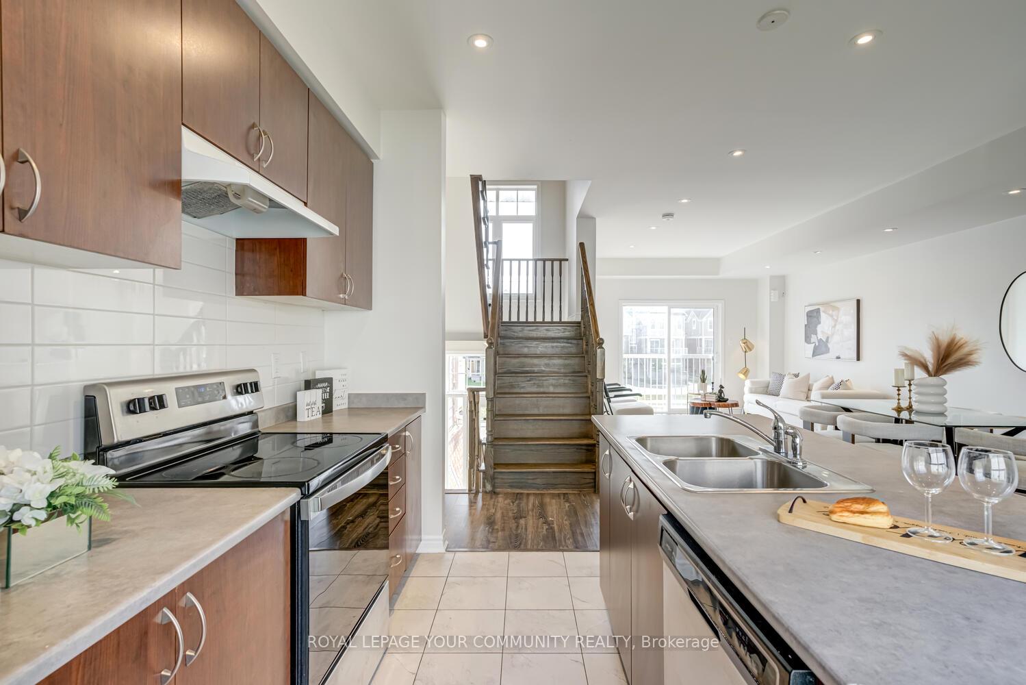Photo 11 of 25 Shelburne Avenue, Wasaga Beach — HOMEH