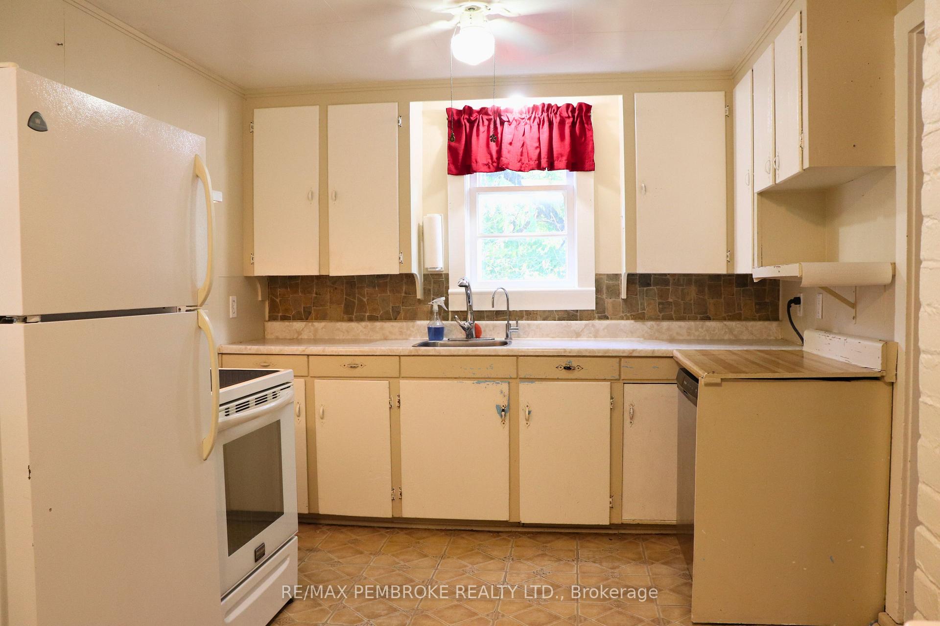 Photo 18 of 1796 Mill Street, Bonnechere Valley, Eganville/Bonnechere Twp — HOMEH