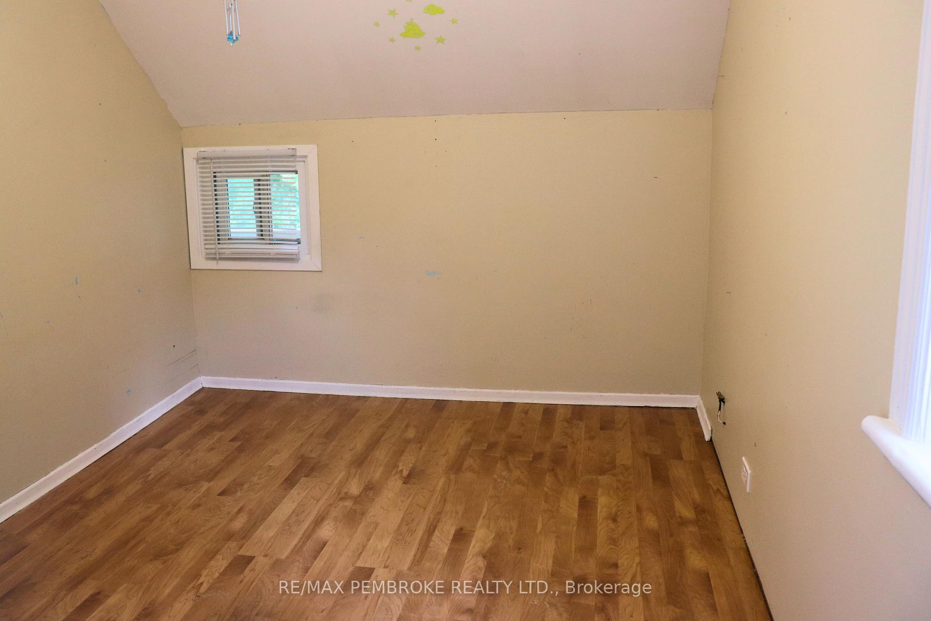 Photo 12 of 1796 Mill Street, Bonnechere Valley, Eganville/Bonnechere Twp — HOMEH