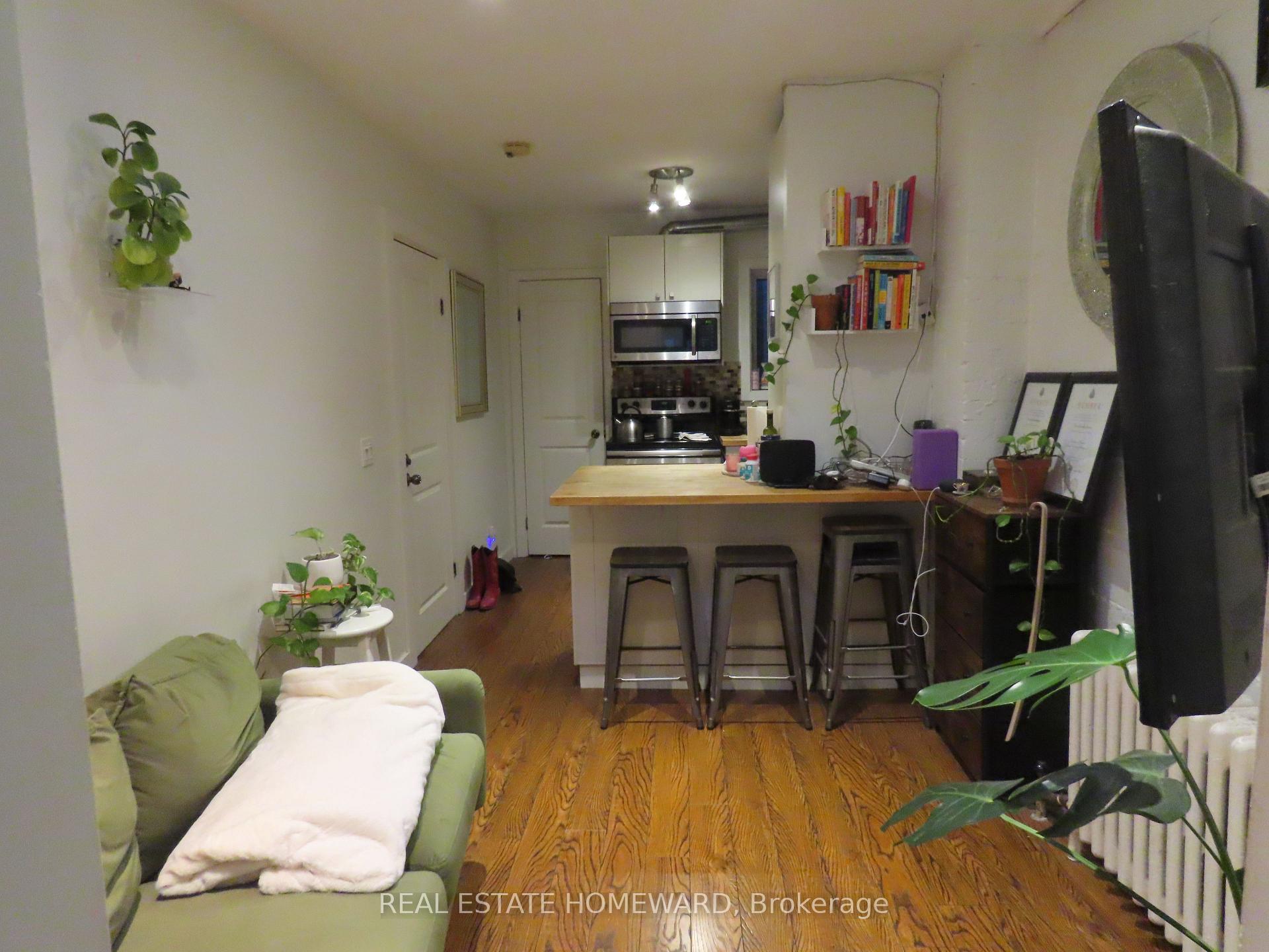Front of Unit 1, 808 Dundas Street W