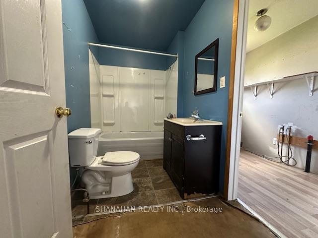 Photo 12 of 577 Erie Street, Warwick, Watford — HOMEH