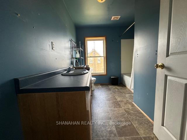 Photo 14 of 577 Erie Street, Warwick, Watford — HOMEH