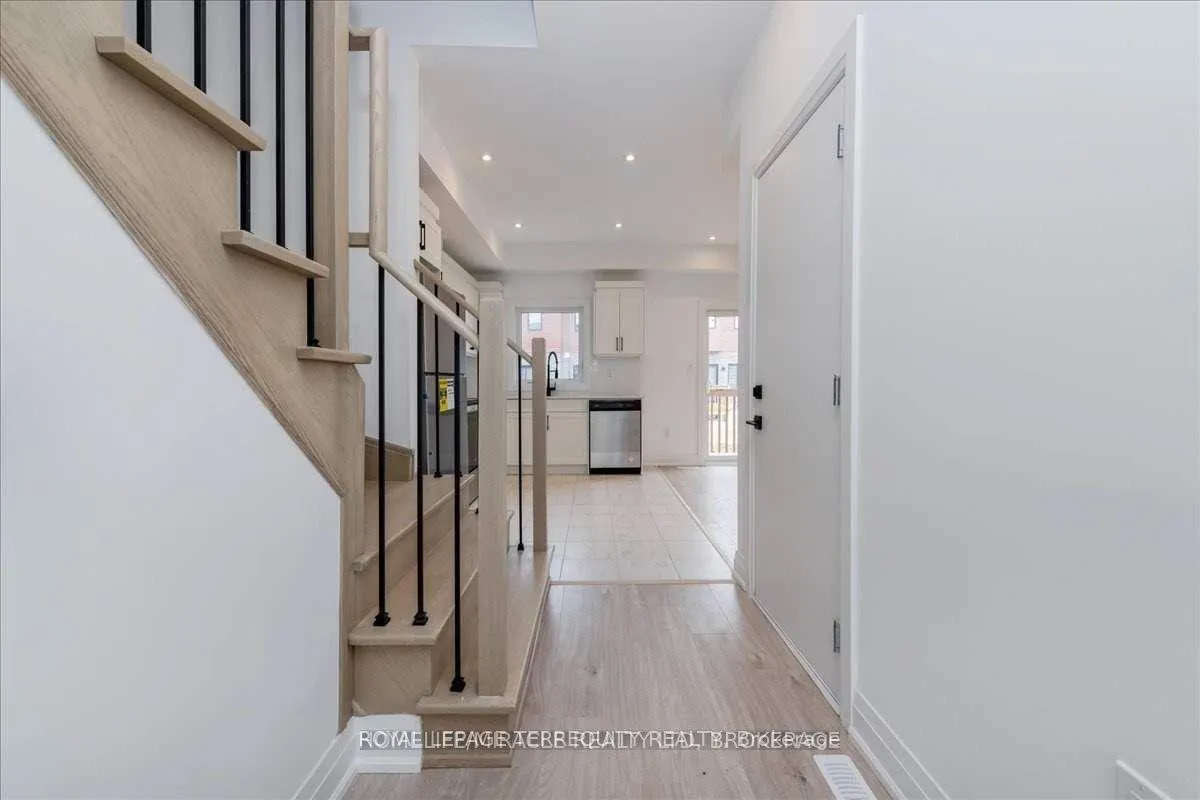Photo 6 of 4 Haven Lane, Barrie, Painswick South — HOMEH