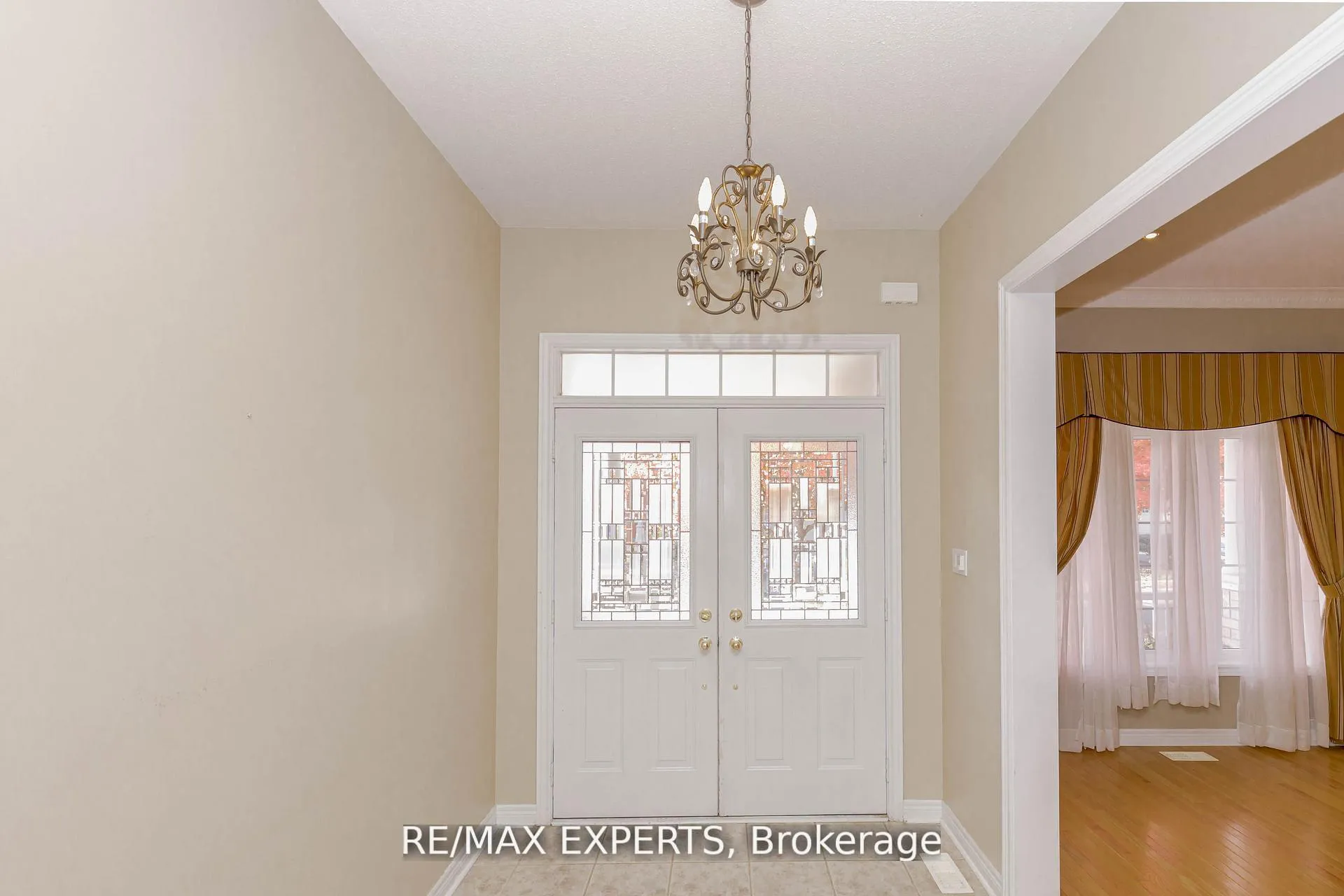 Photo 5 of 150 Saint Nicholas Crescent, Vaughan, Vellore Village — HOMEH