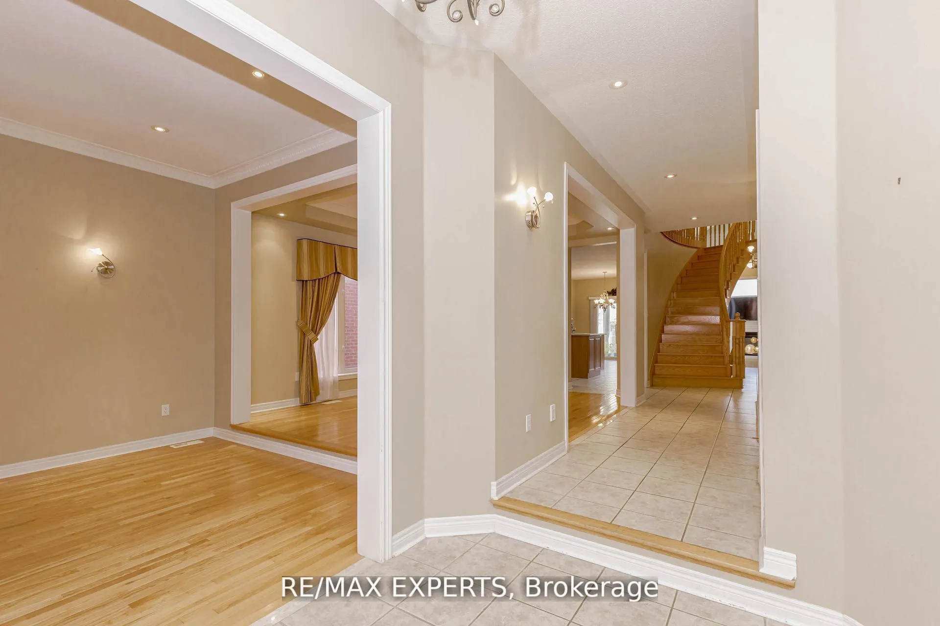 Photo 6 of 150 Saint Nicholas Crescent, Vaughan, Vellore Village — HOMEH