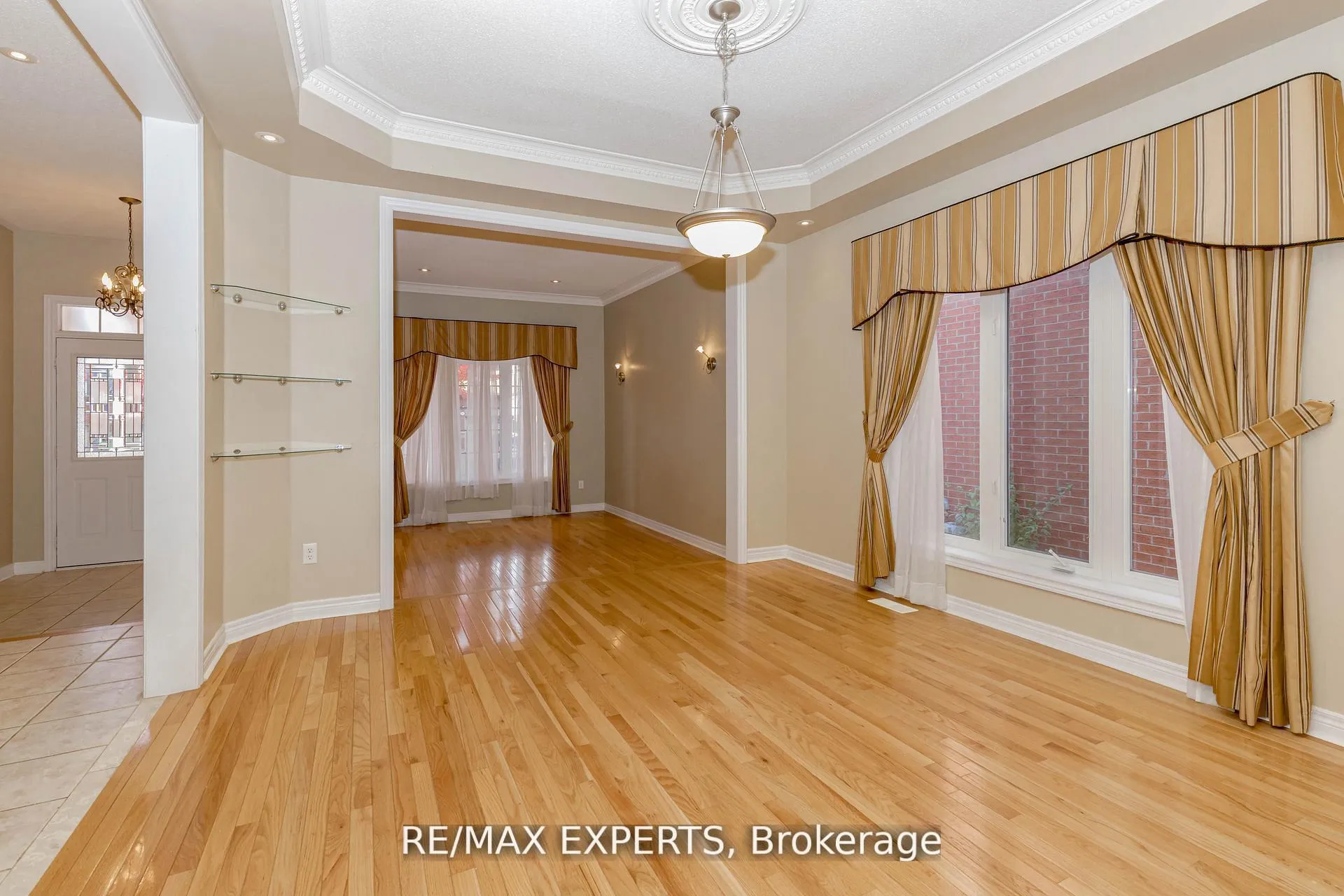 Photo 10 of 150 Saint Nicholas Crescent, Vaughan, Vellore Village — HOMEH
