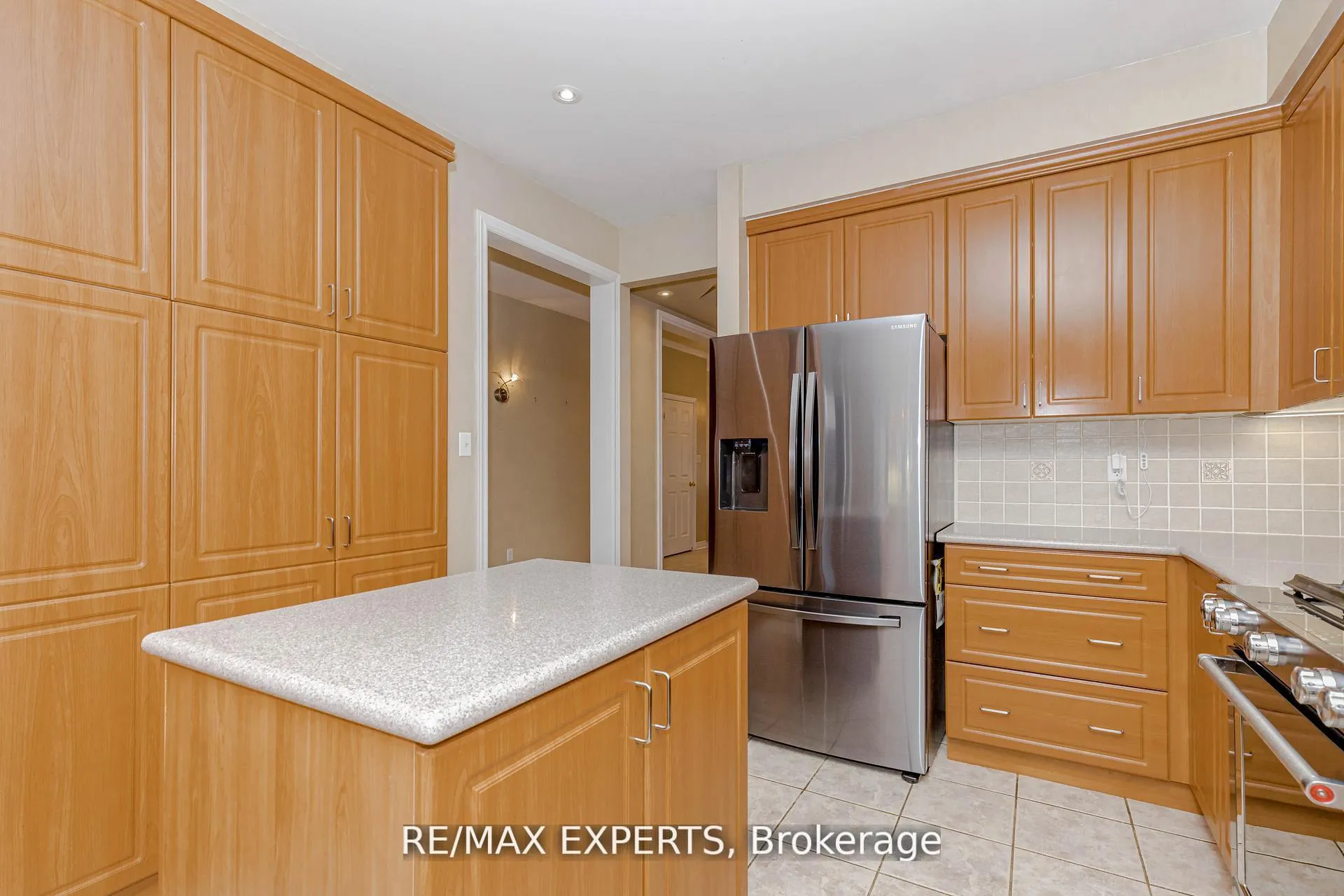Photo 11 of 150 Saint Nicholas Crescent, Vaughan, Vellore Village — HOMEH