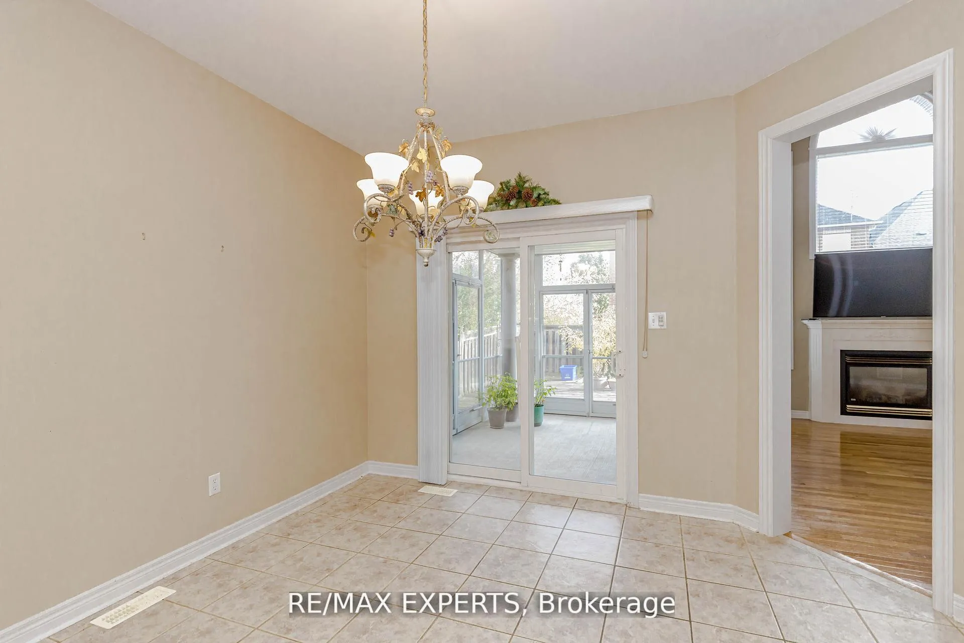 Photo 15 of 150 Saint Nicholas Crescent, Vaughan, Vellore Village — HOMEH
