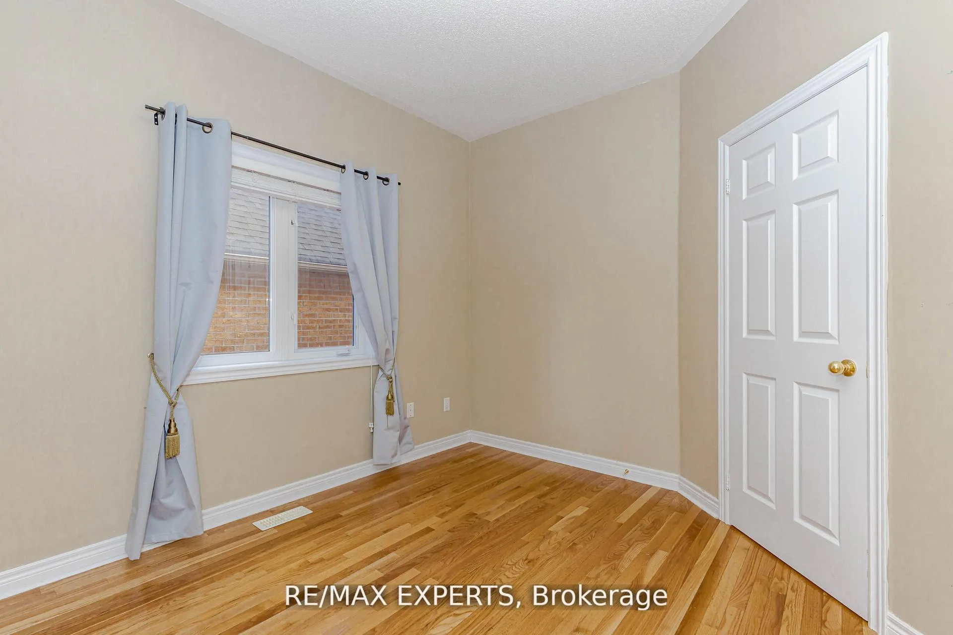 Photo 26 of 150 Saint Nicholas Crescent, Vaughan, Vellore Village — HOMEH