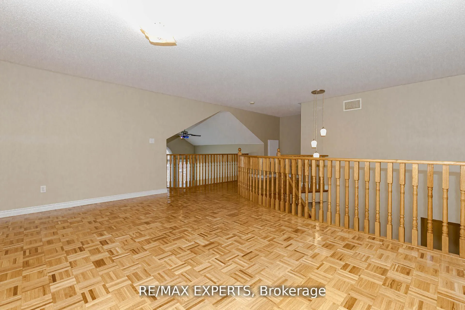Photo 32 of 150 Saint Nicholas Crescent, Vaughan, Vellore Village — HOMEH