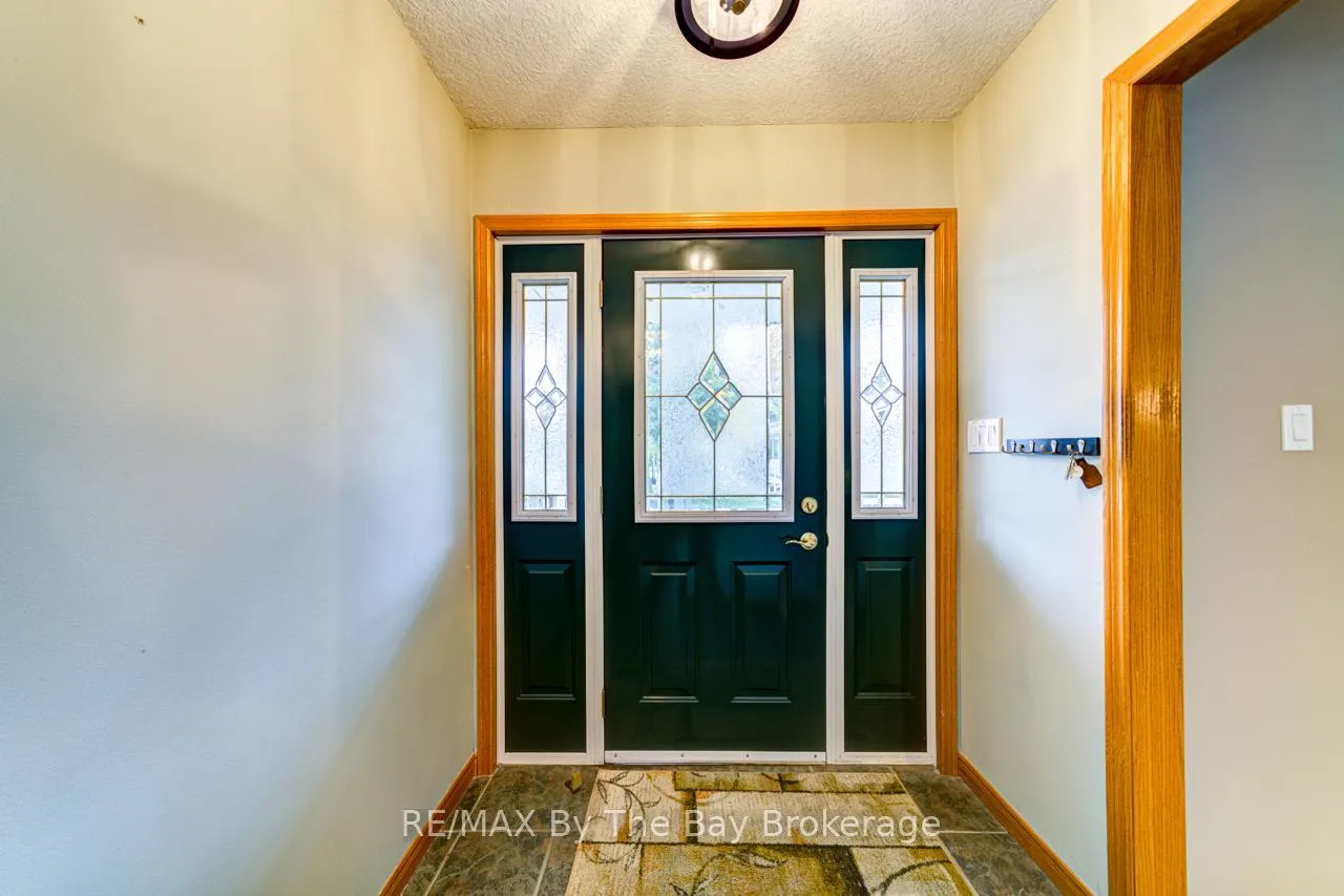 Photo 10 of 34 Topaz Street, Wasaga Beach — HOMEH