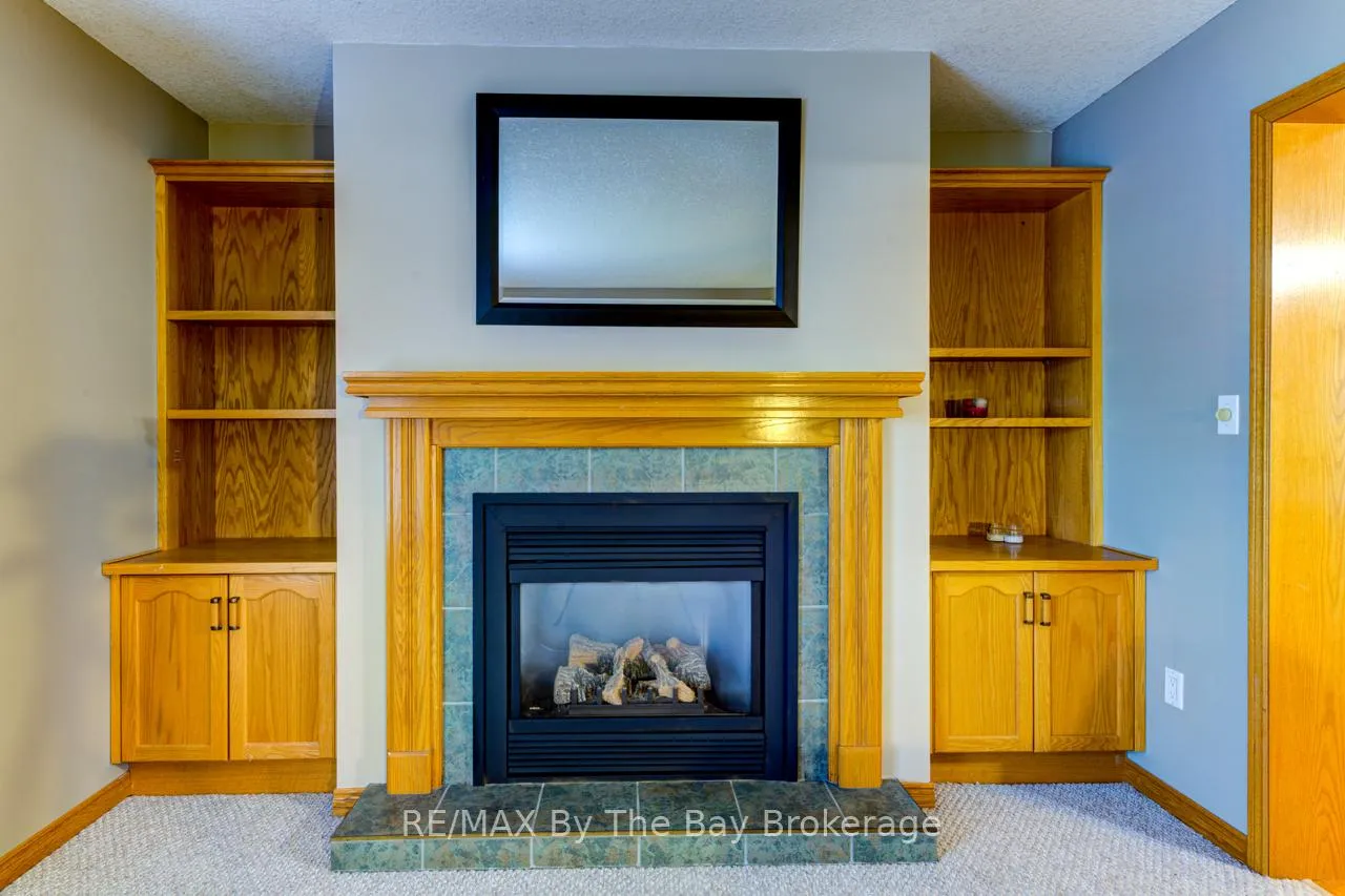 Photo 11 of 34 Topaz Street, Wasaga Beach — HOMEH