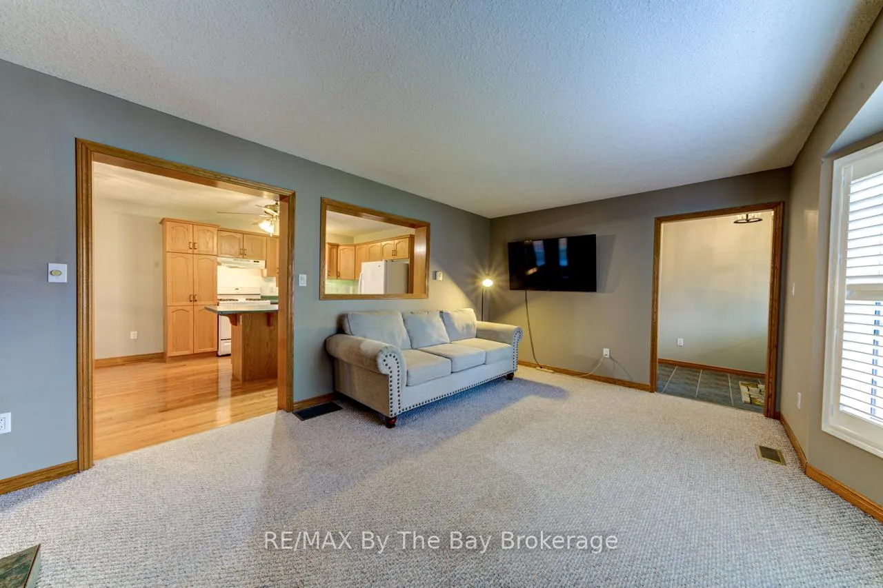 Photo 13 of 34 Topaz Street, Wasaga Beach — HOMEH