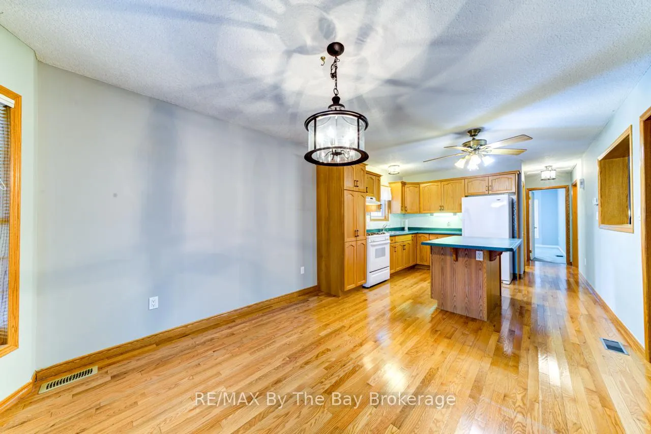 Photo 18 of 34 Topaz Street, Wasaga Beach — HOMEH