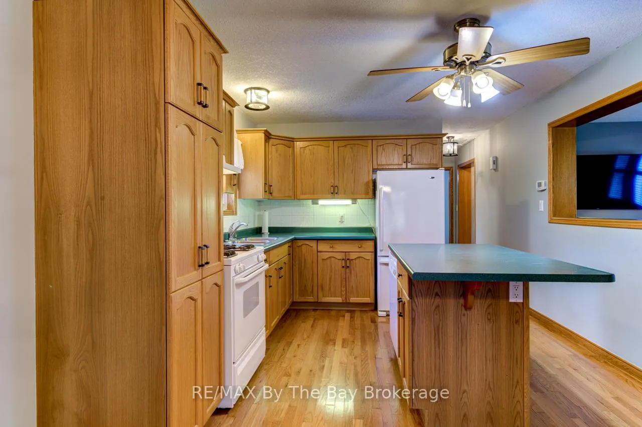 Photo 20 of 34 Topaz Street, Wasaga Beach — HOMEH