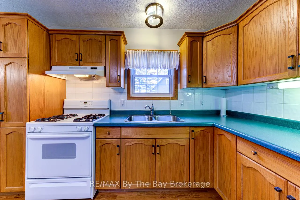 Photo 21 of 34 Topaz Street, Wasaga Beach — HOMEH