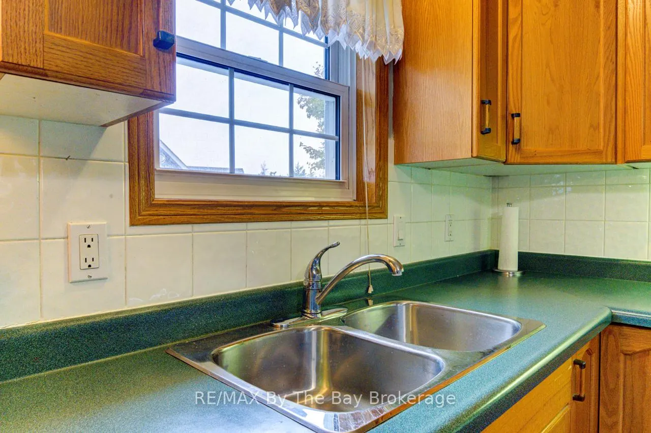 Photo 24 of 34 Topaz Street, Wasaga Beach — HOMEH