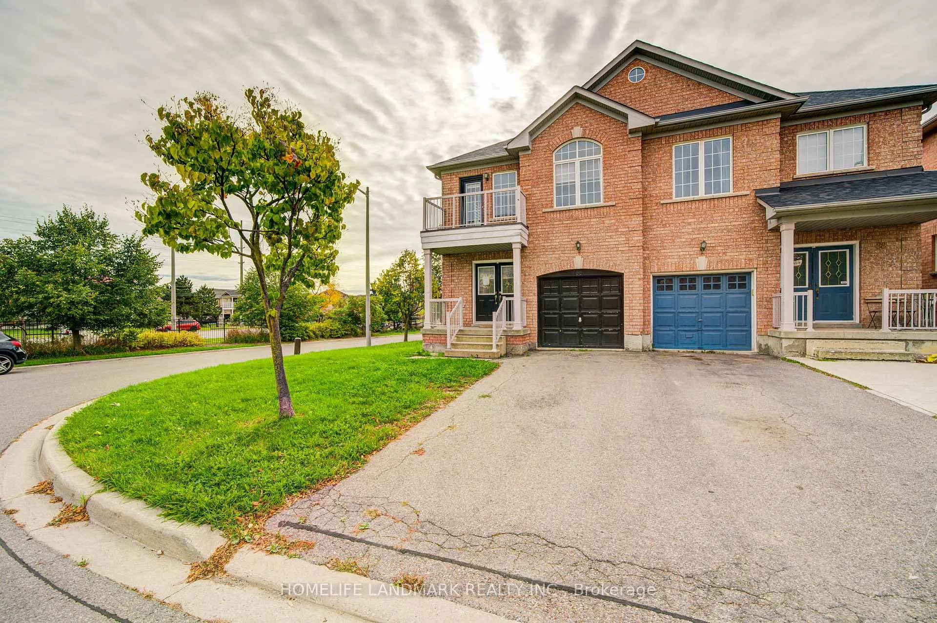 Photo 3 of 86 Andes Crescent, Vaughan, Vellore Village — HOMEH