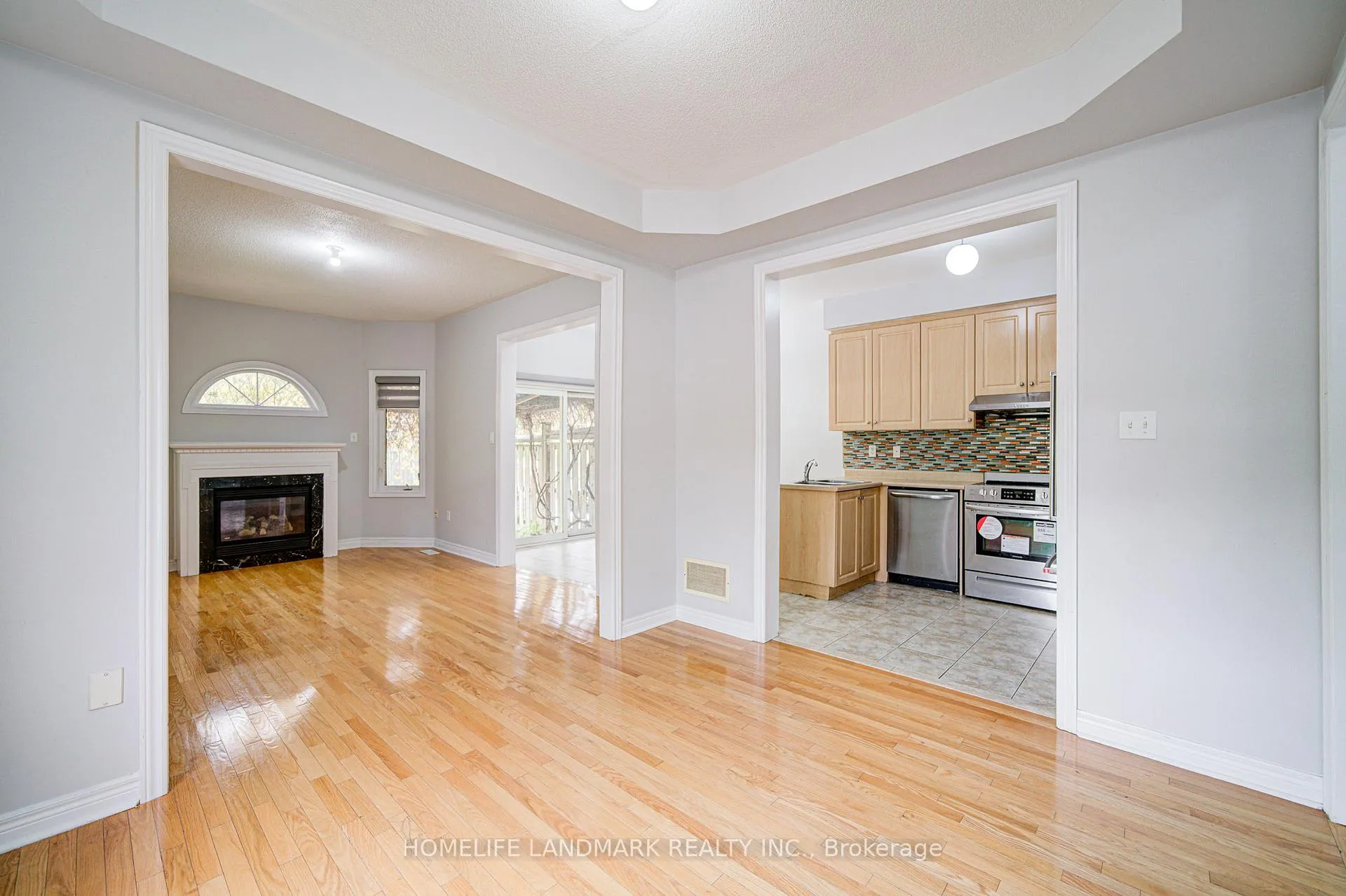 Photo 13 of 86 Andes Crescent, Vaughan, Vellore Village — HOMEH