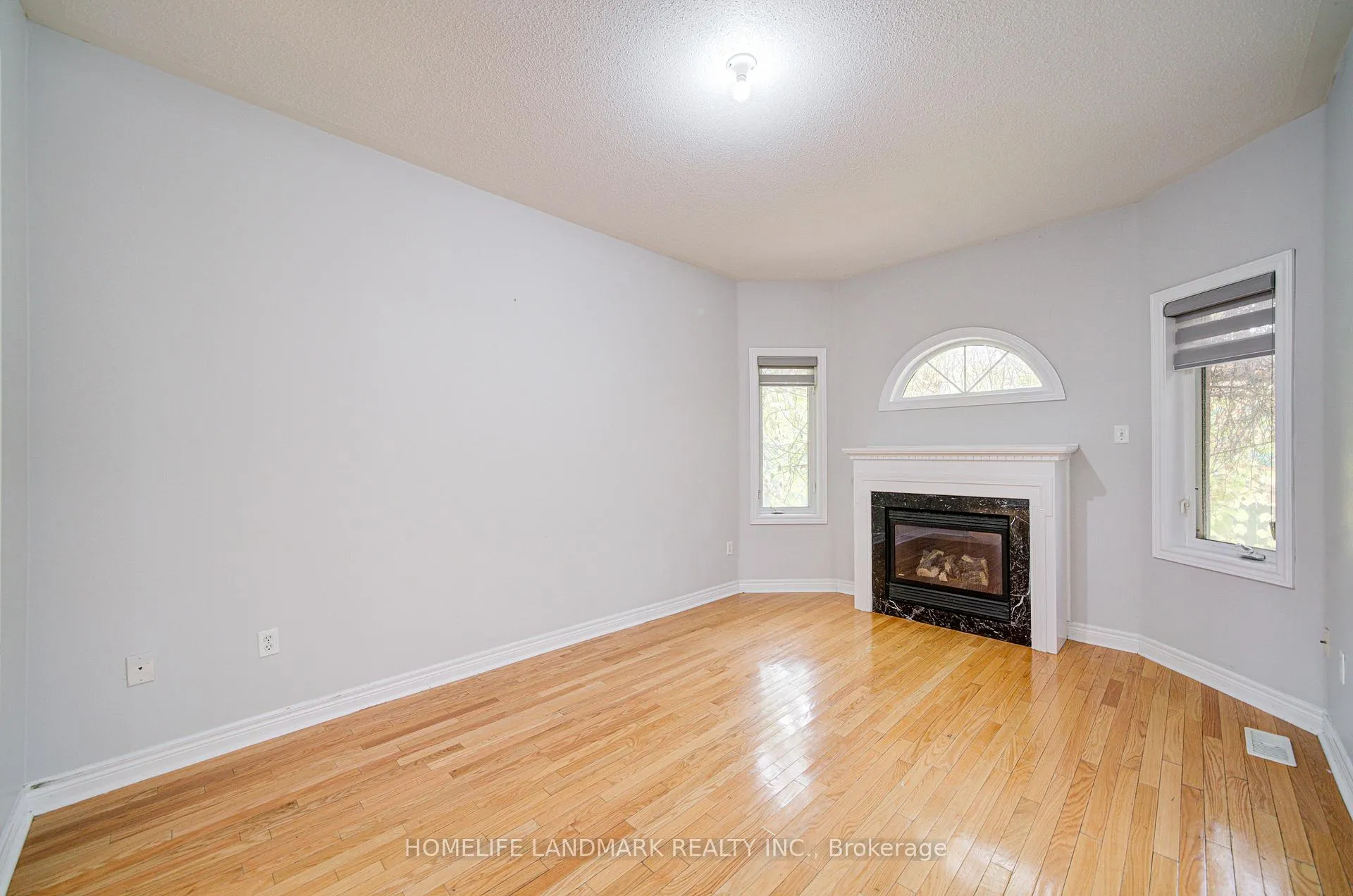 Photo 16 of 86 Andes Crescent, Vaughan, Vellore Village — HOMEH