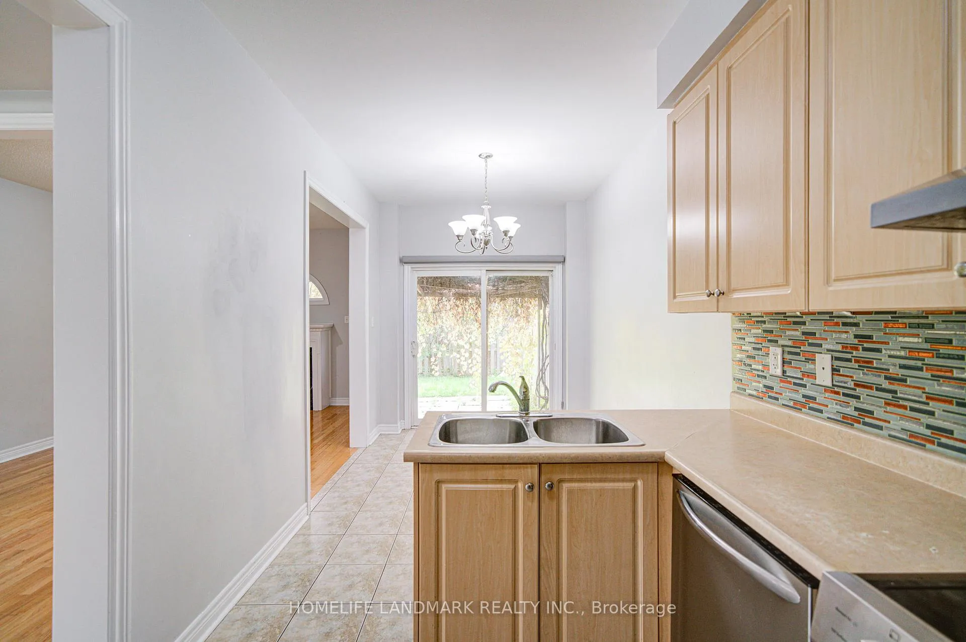 Photo 23 of 86 Andes Crescent, Vaughan, Vellore Village — HOMEH