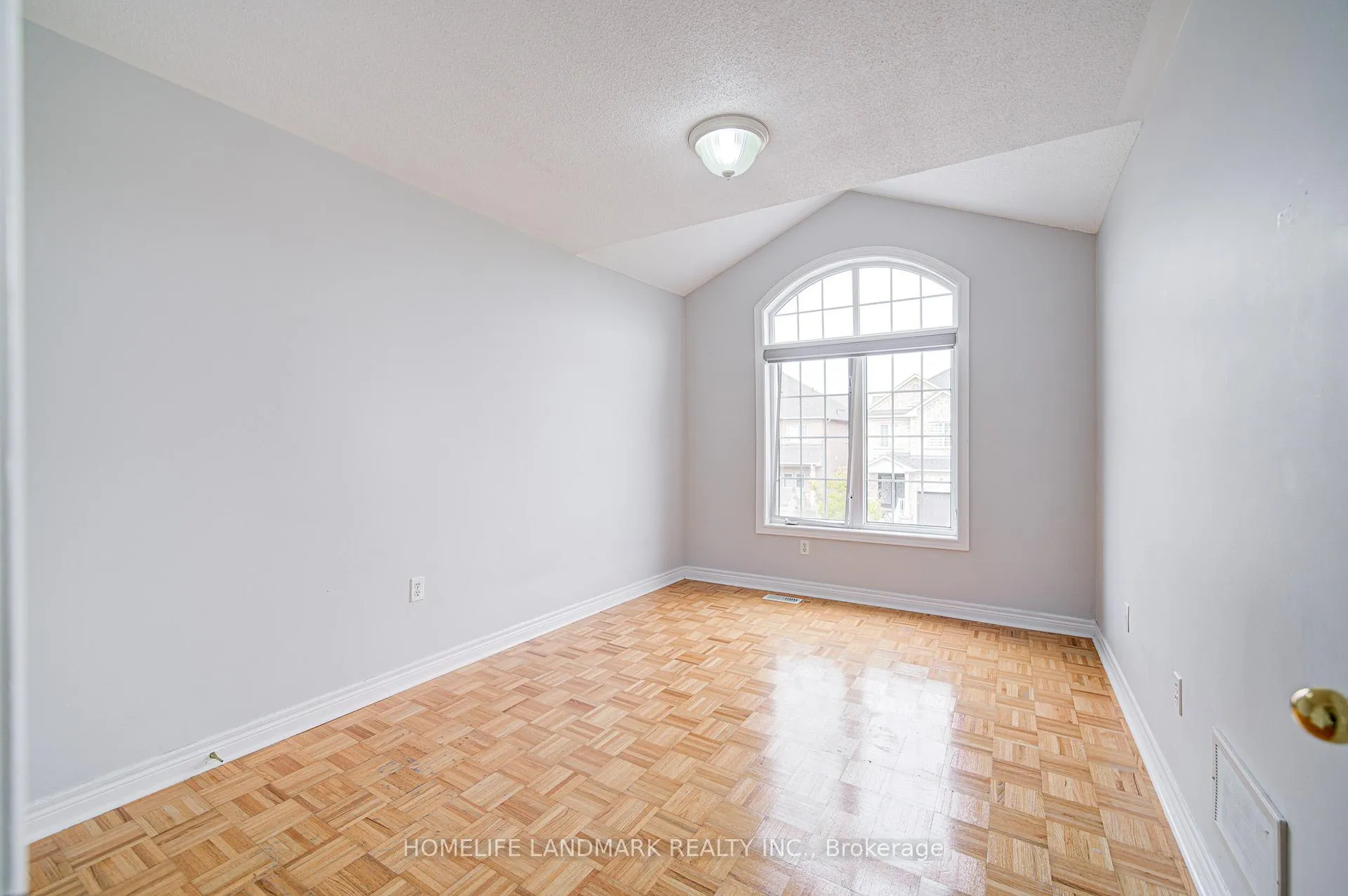 Photo 33 of 86 Andes Crescent, Vaughan, Vellore Village — HOMEH