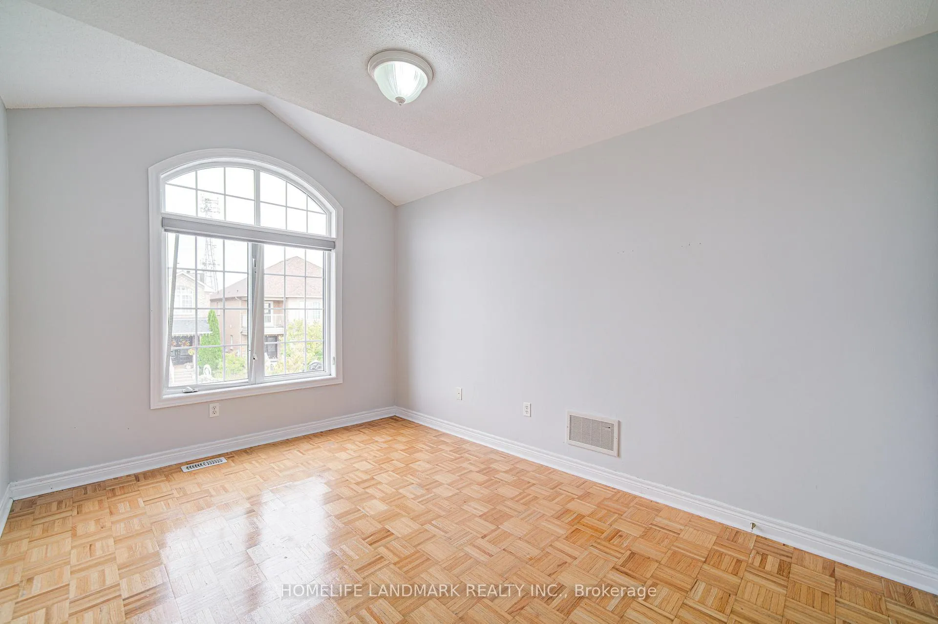 Photo 35 of 86 Andes Crescent, Vaughan, Vellore Village — HOMEH