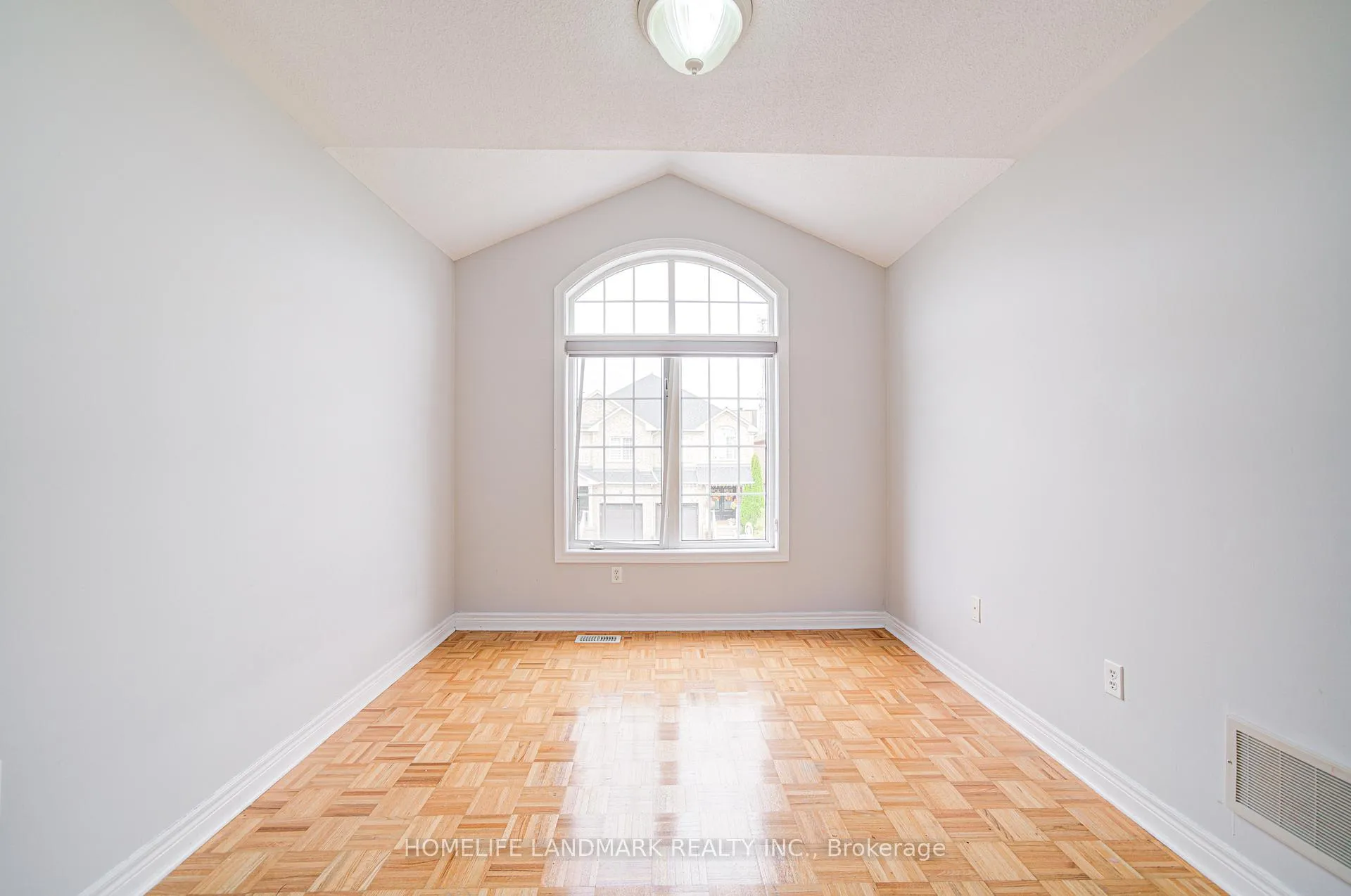 Photo 36 of 86 Andes Crescent, Vaughan, Vellore Village — HOMEH