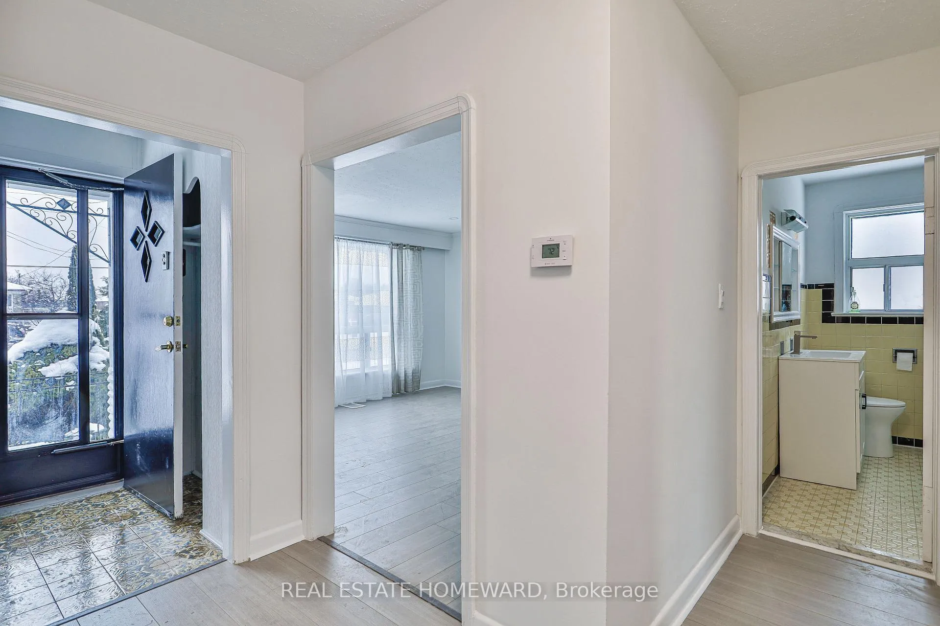 Photo 4 of Unit Main, 104 Crestwood Road, Vaughan, Crestwood-Springfarm-Yorkhill — HOMEH