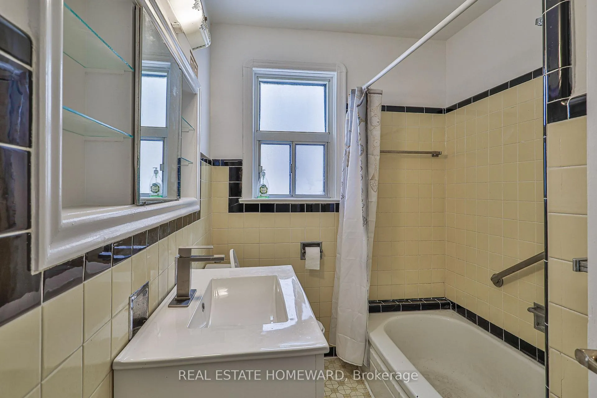 Photo 9 of Unit Main, 104 Crestwood Road, Vaughan, Crestwood-Springfarm-Yorkhill — HOMEH