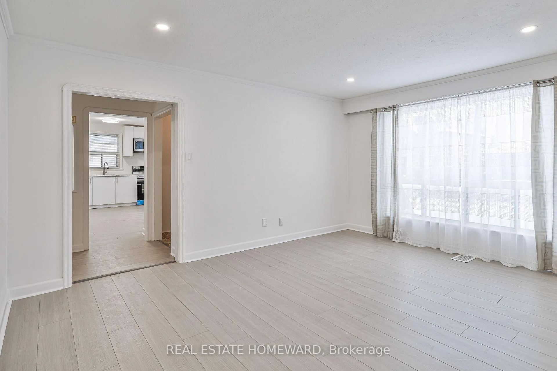 Photo 15 of Unit Main, 104 Crestwood Road, Vaughan, Crestwood-Springfarm-Yorkhill — HOMEH