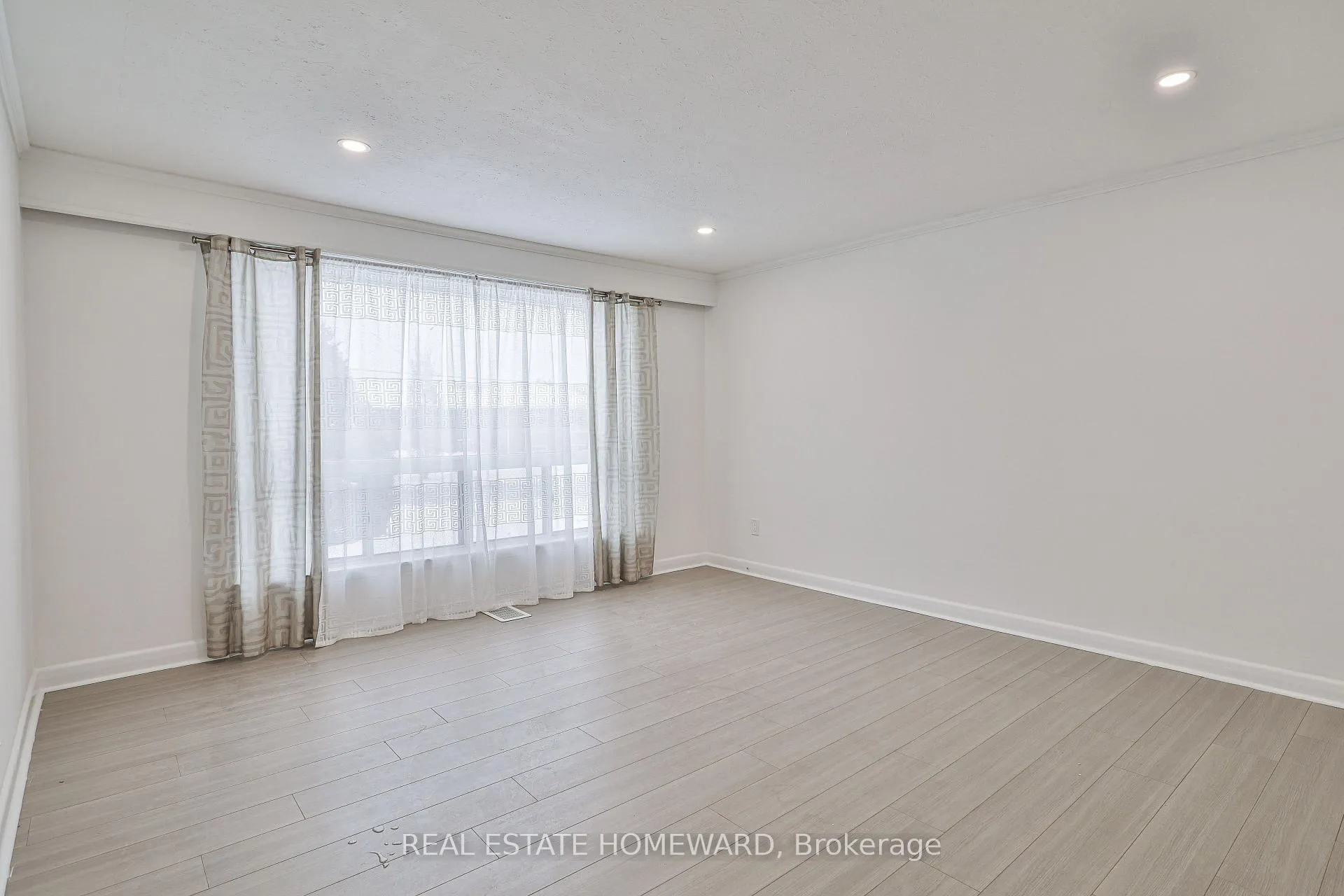 Photo 17 of Unit Main, 104 Crestwood Road, Vaughan, Crestwood-Springfarm-Yorkhill — HOMEH