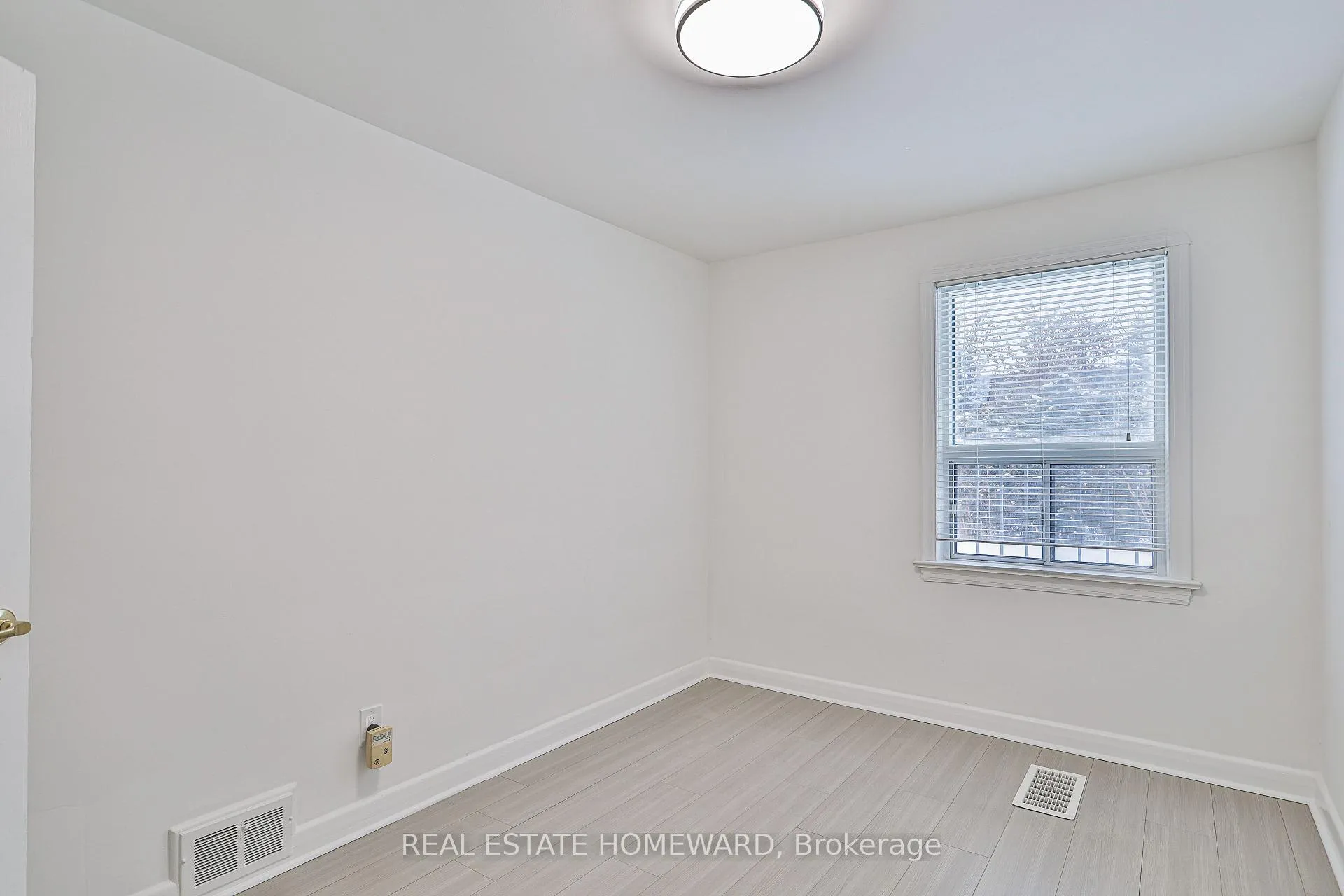 Photo 22 of Unit Main, 104 Crestwood Road, Vaughan, Crestwood-Springfarm-Yorkhill — HOMEH