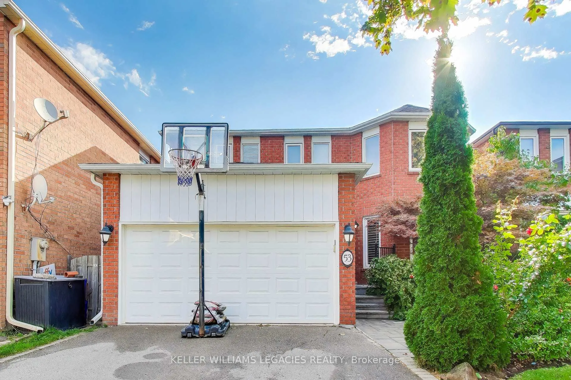 Photo 2 of 53 Millcroft Way, Vaughan, Brownridge — HOMEH