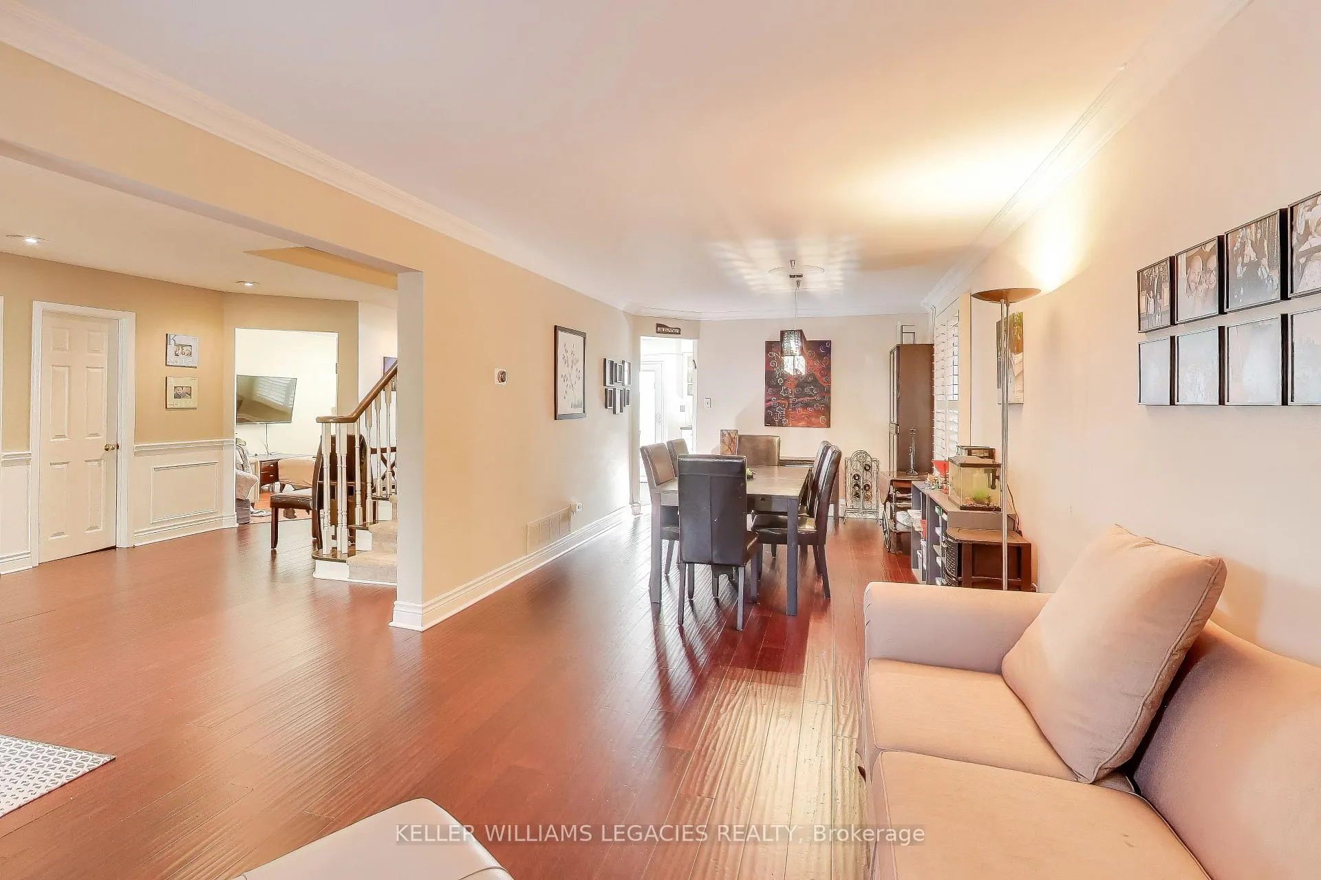 Photo 4 of 53 Millcroft Way, Vaughan, Brownridge — HOMEH