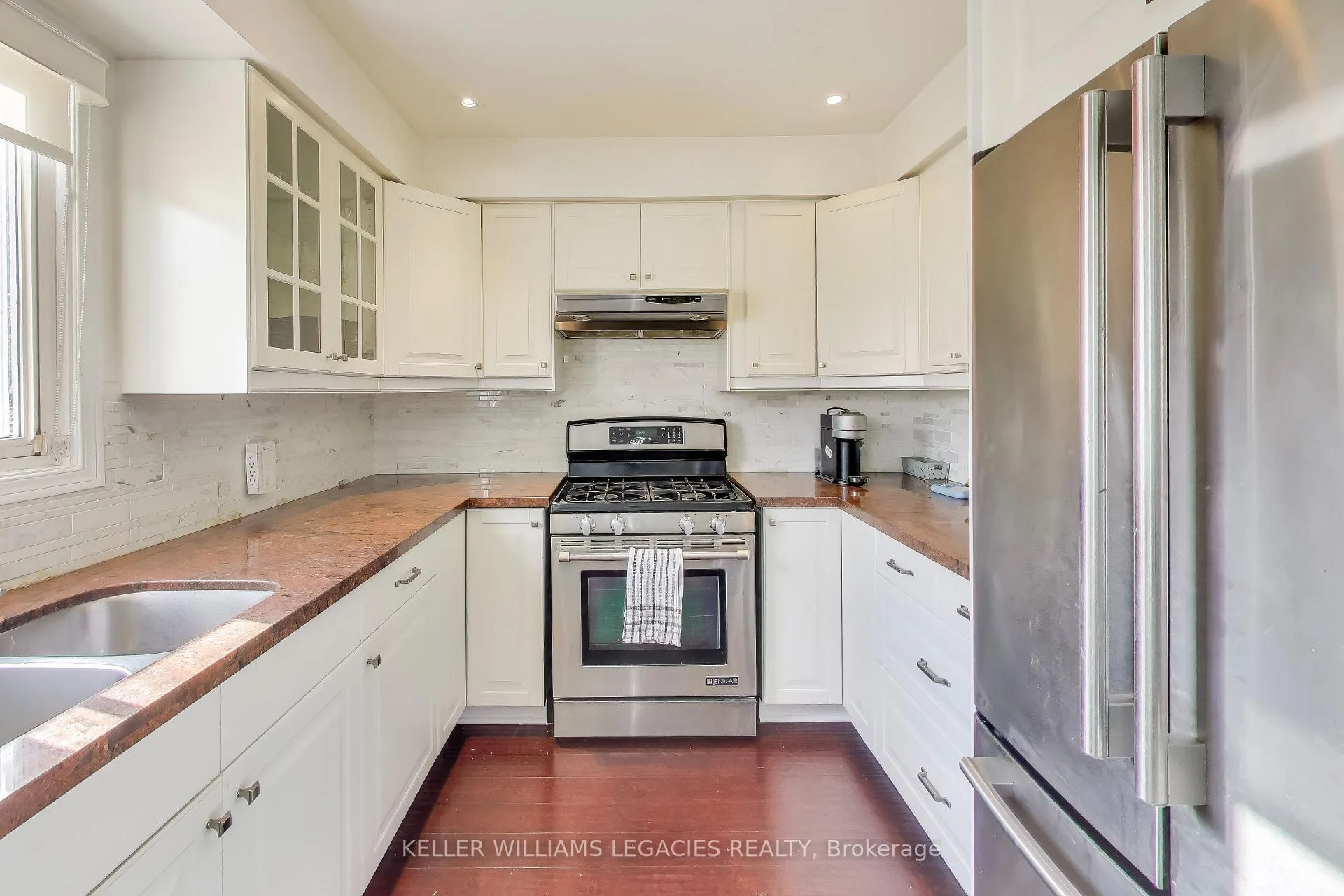 Photo 5 of 53 Millcroft Way, Vaughan, Brownridge — HOMEH