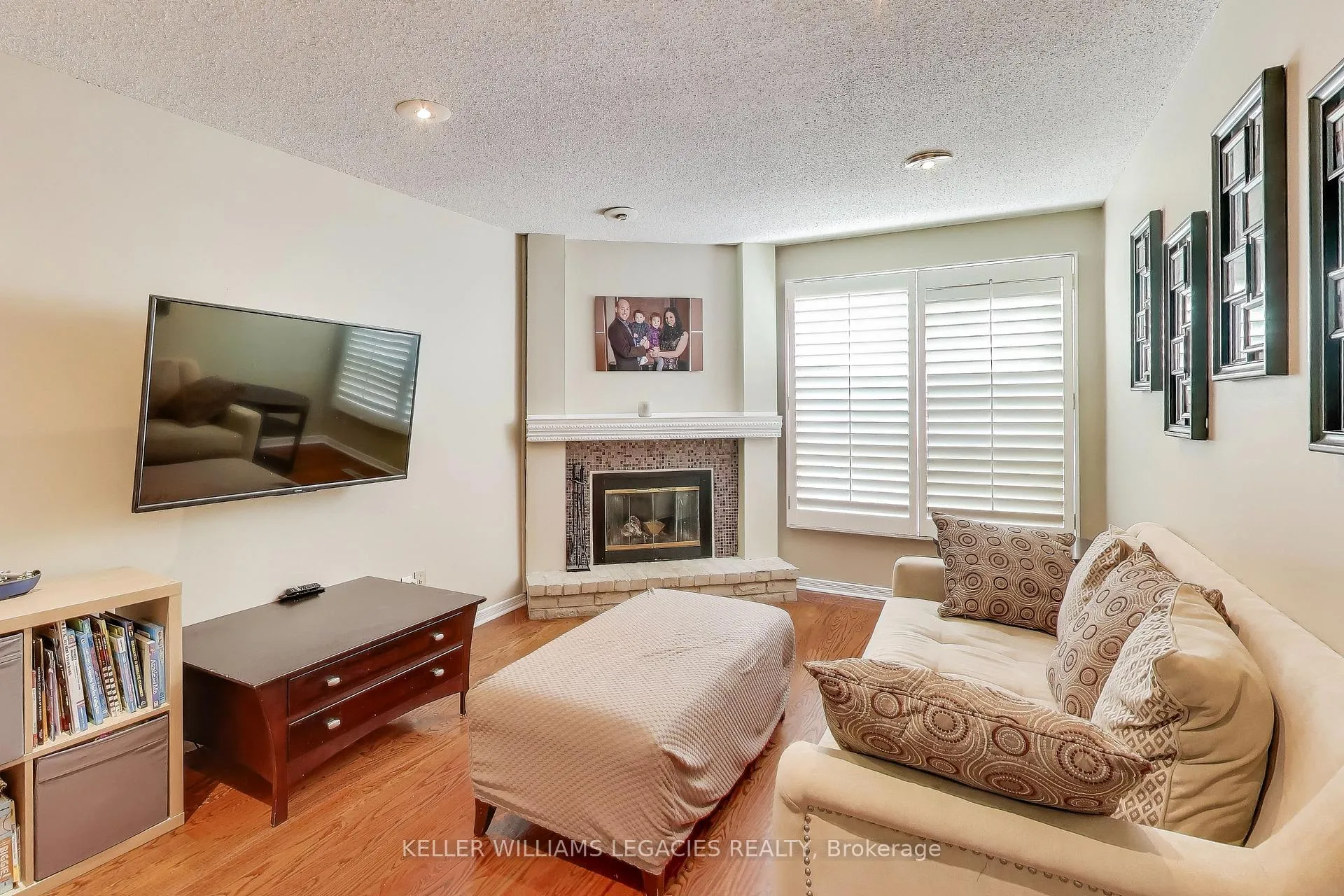 Photo 7 of 53 Millcroft Way, Vaughan, Brownridge — HOMEH