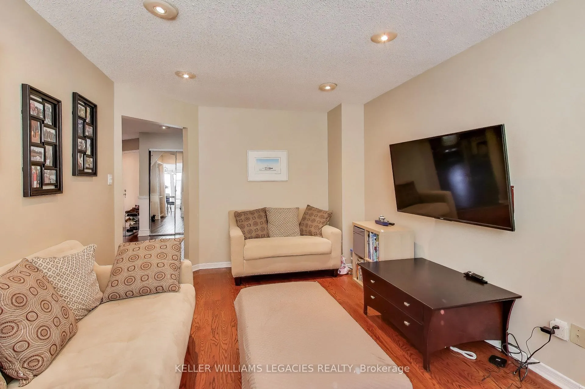 Photo 8 of 53 Millcroft Way, Vaughan, Brownridge — HOMEH