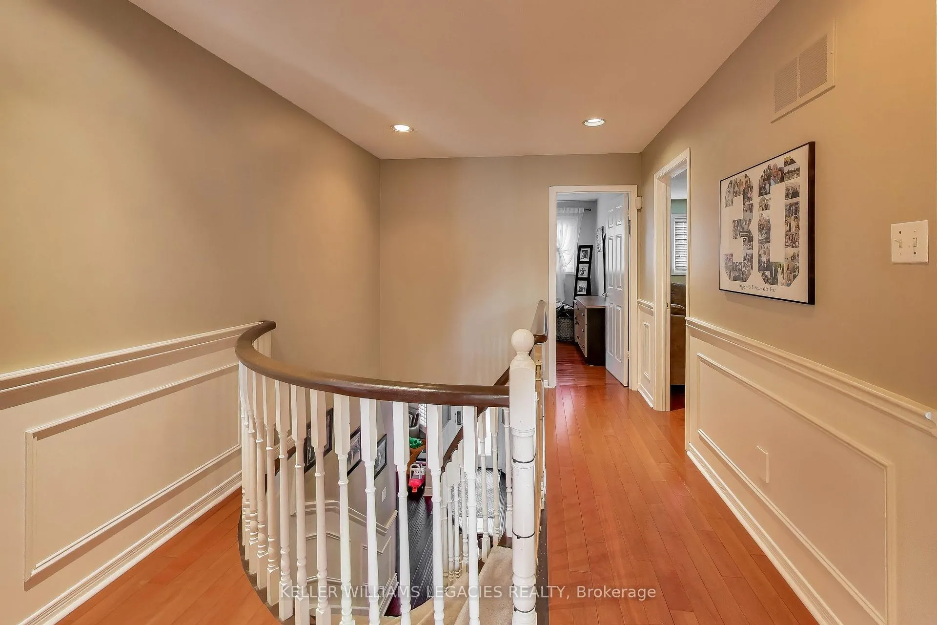 Photo 10 of 53 Millcroft Way, Vaughan, Brownridge — HOMEH