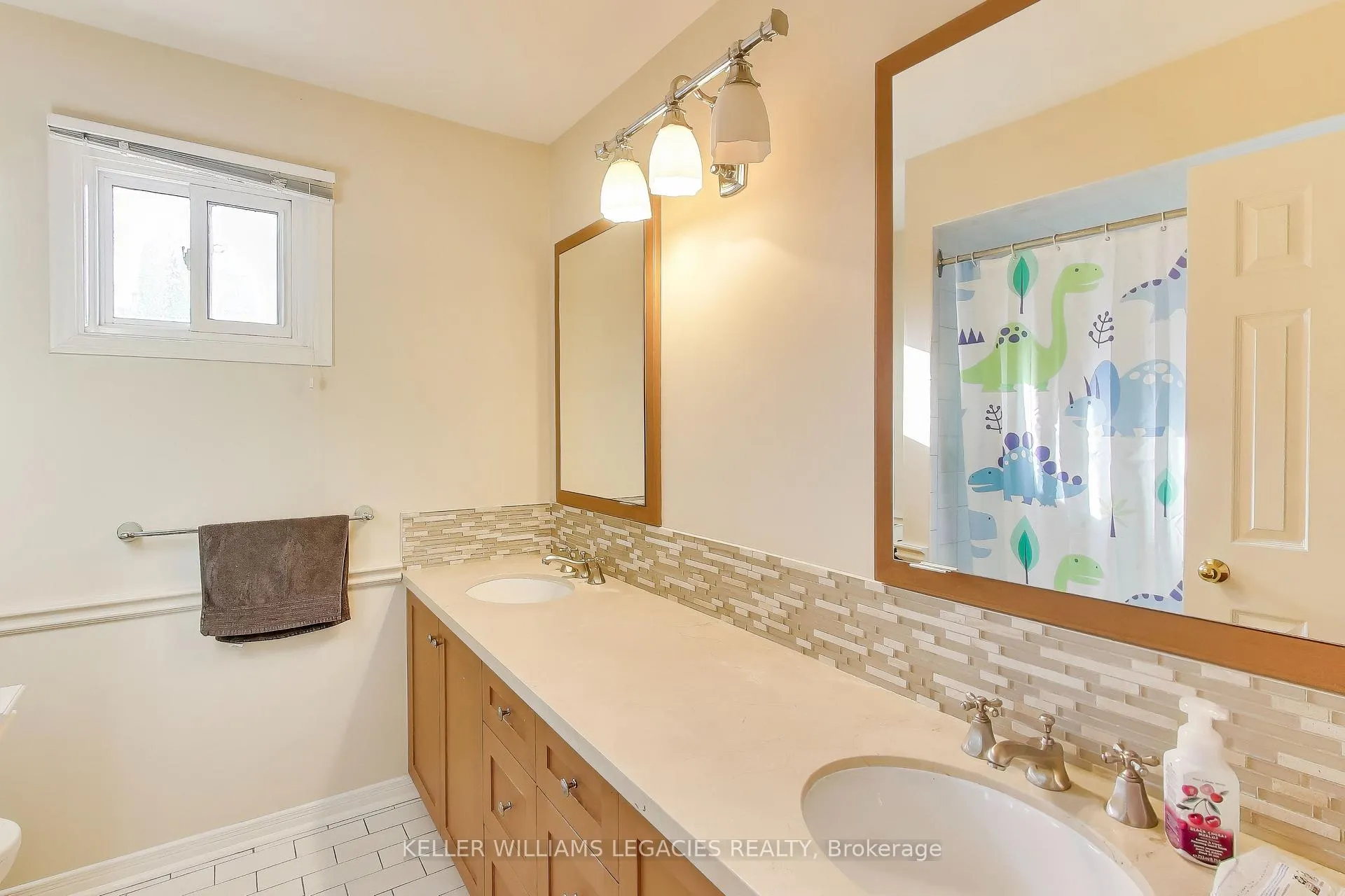 Photo 20 of 53 Millcroft Way, Vaughan, Brownridge — HOMEH