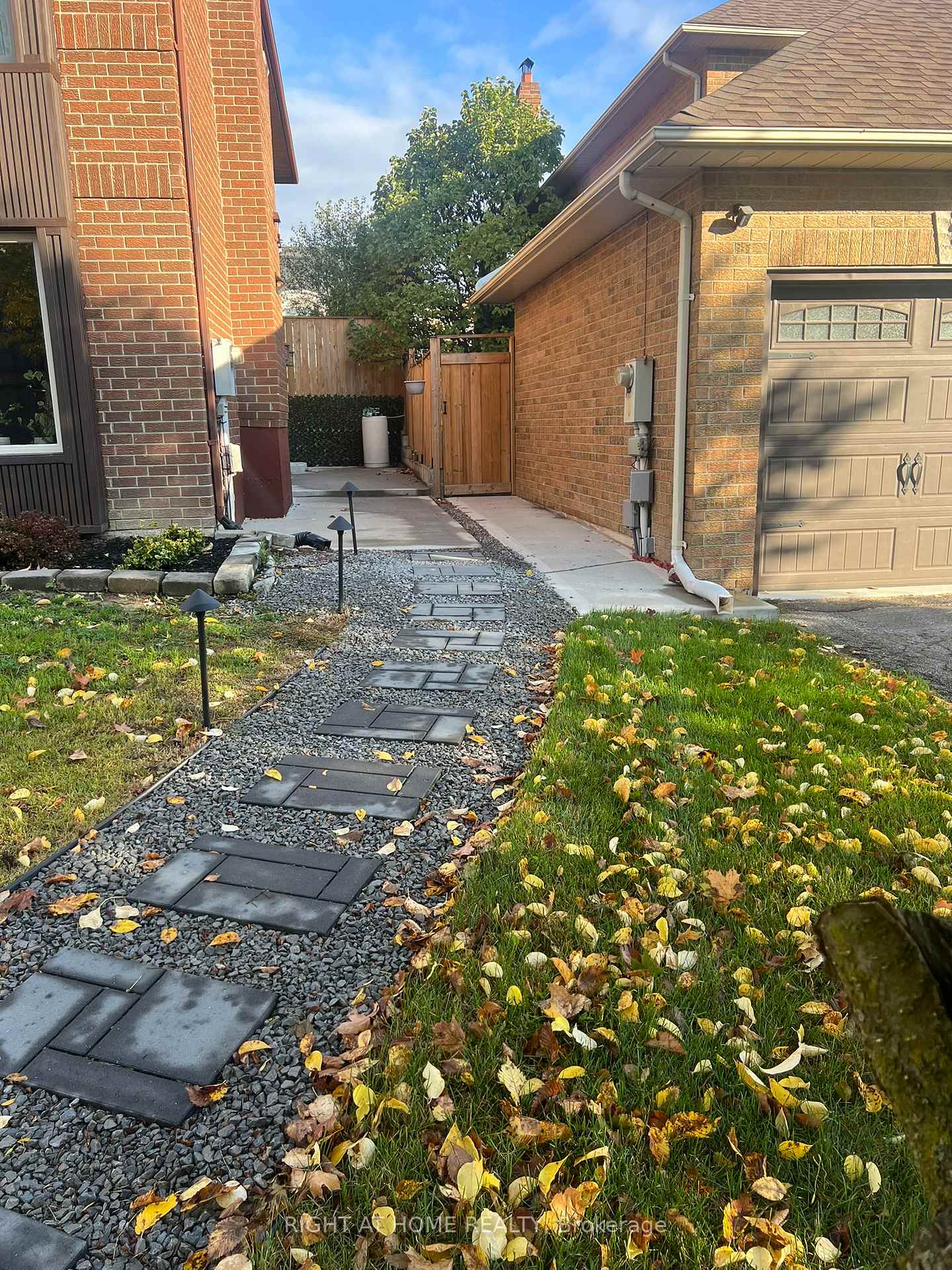 Photo 2 of Unit Lower, 34 Timberline Trail, Aurora, Aurora Highlands — HOMEH