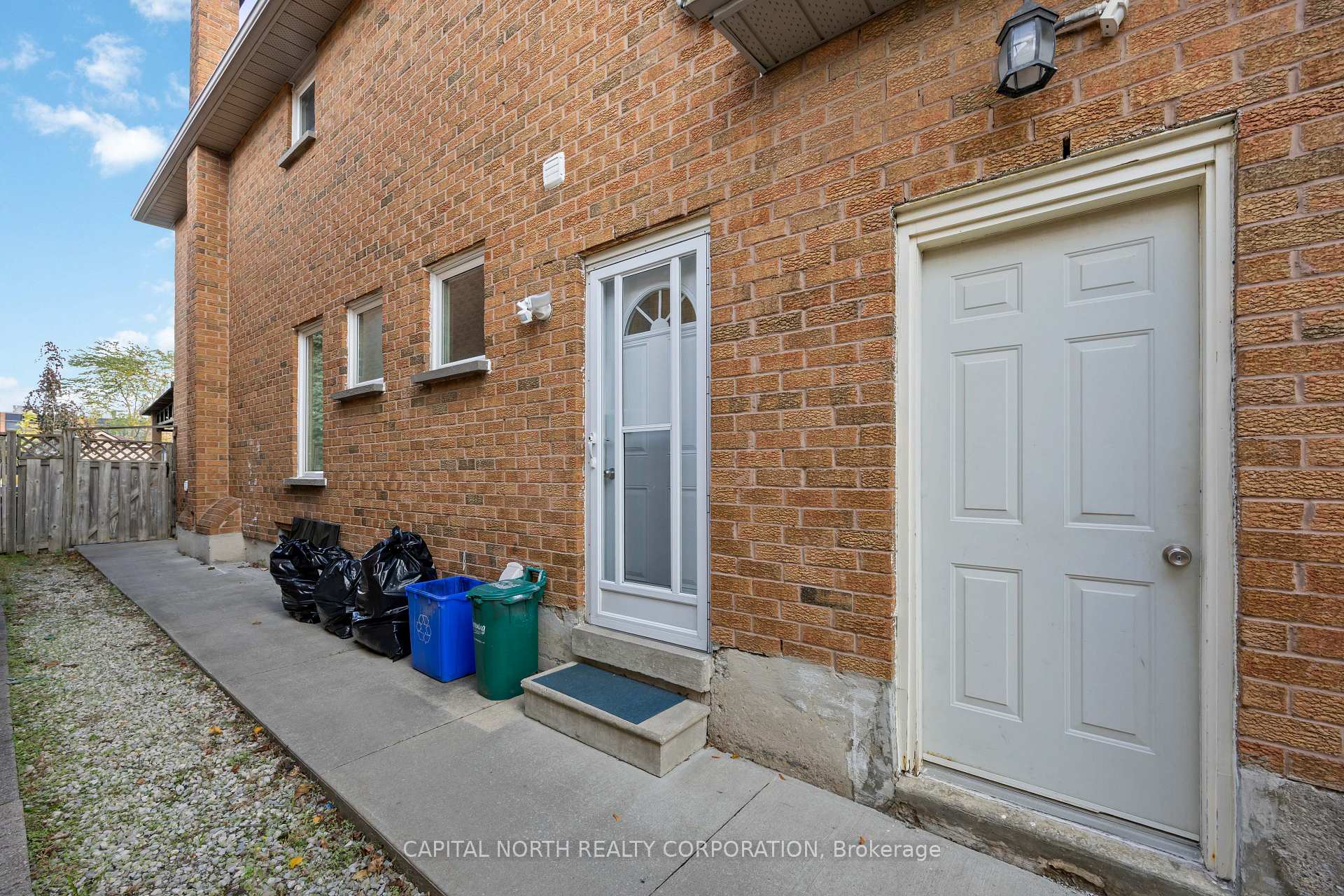 Photo 4 of 65 Amy Court, Vaughan, East Woodbridge — HOMEH