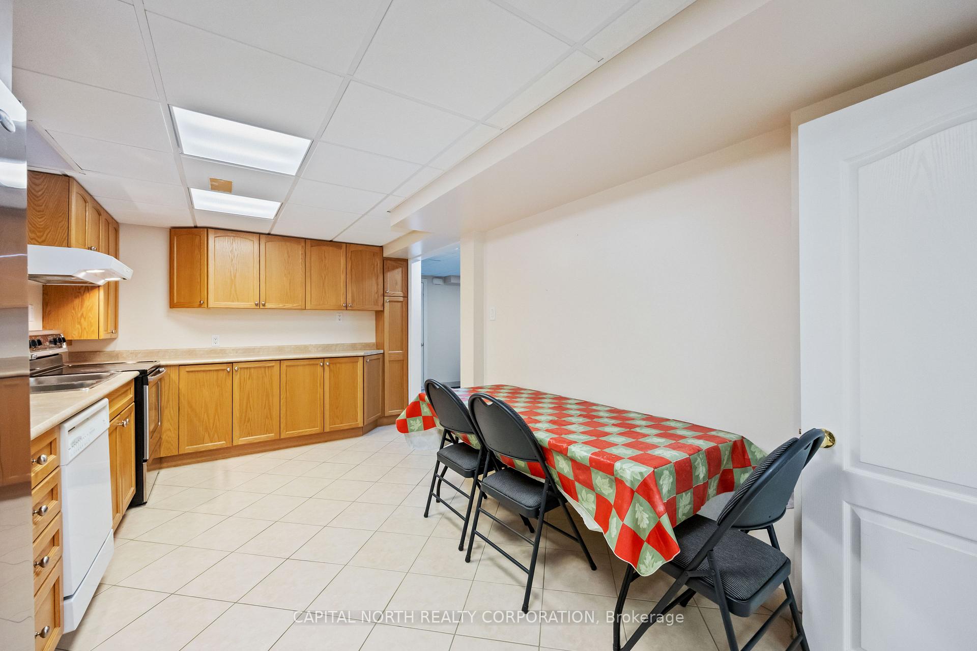 Photo 17 of 65 Amy Court, Vaughan, East Woodbridge — HOMEH